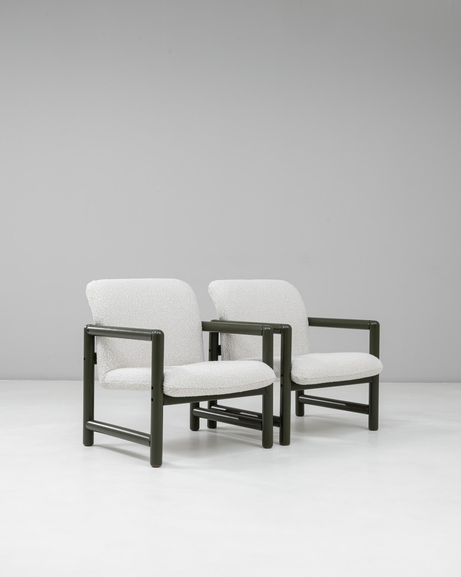 Paar tschechische Loungesessel des 20. Jahrhunderts mit grünen Rohrgestellen im Angebot 4