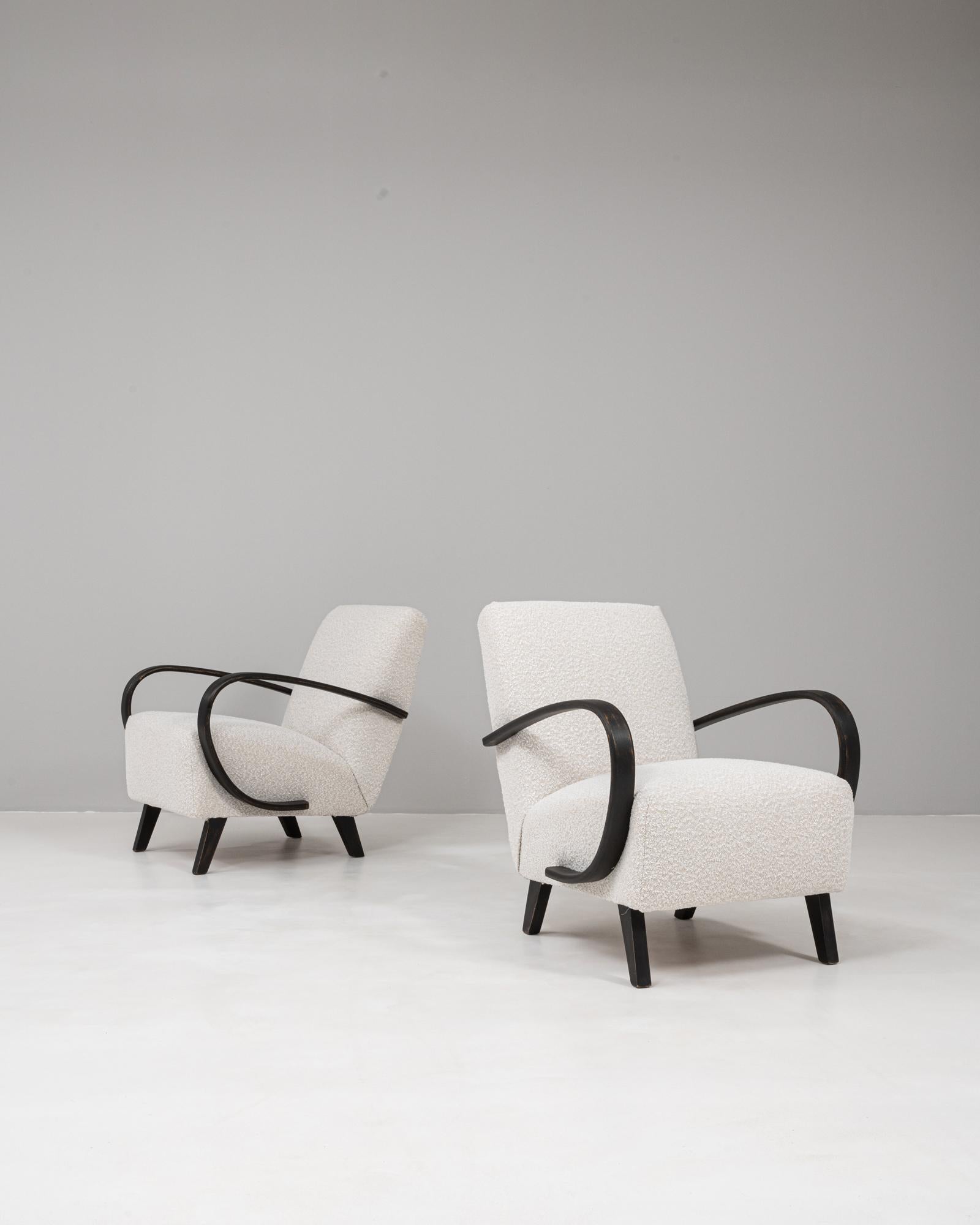 Pareja De Sillones Tapizados MCM Checos Del Siglo XX De J. Halabala en venta 4