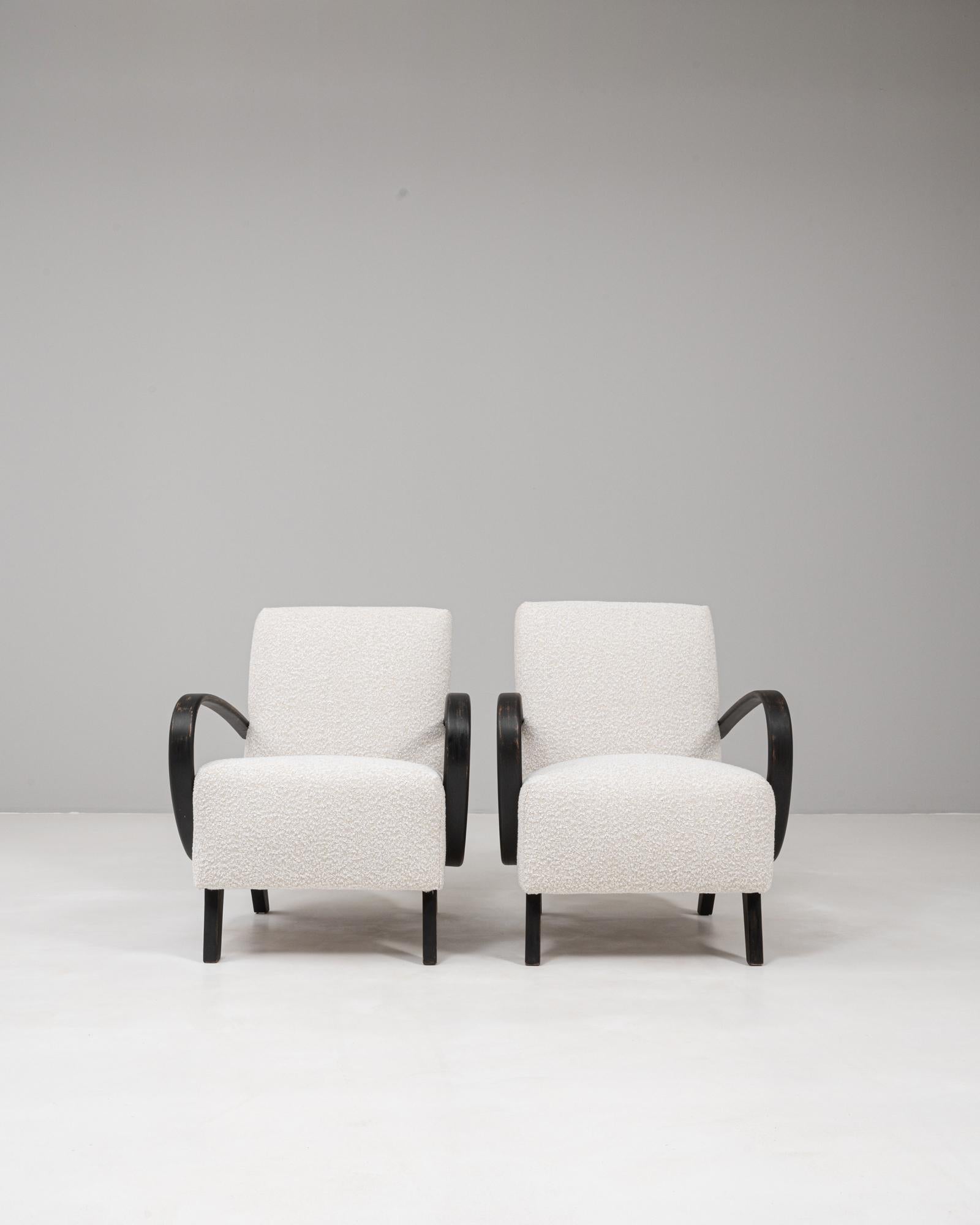 Pareja De Sillones Tapizados MCM Checos Del Siglo XX De J. Halabala en venta 5