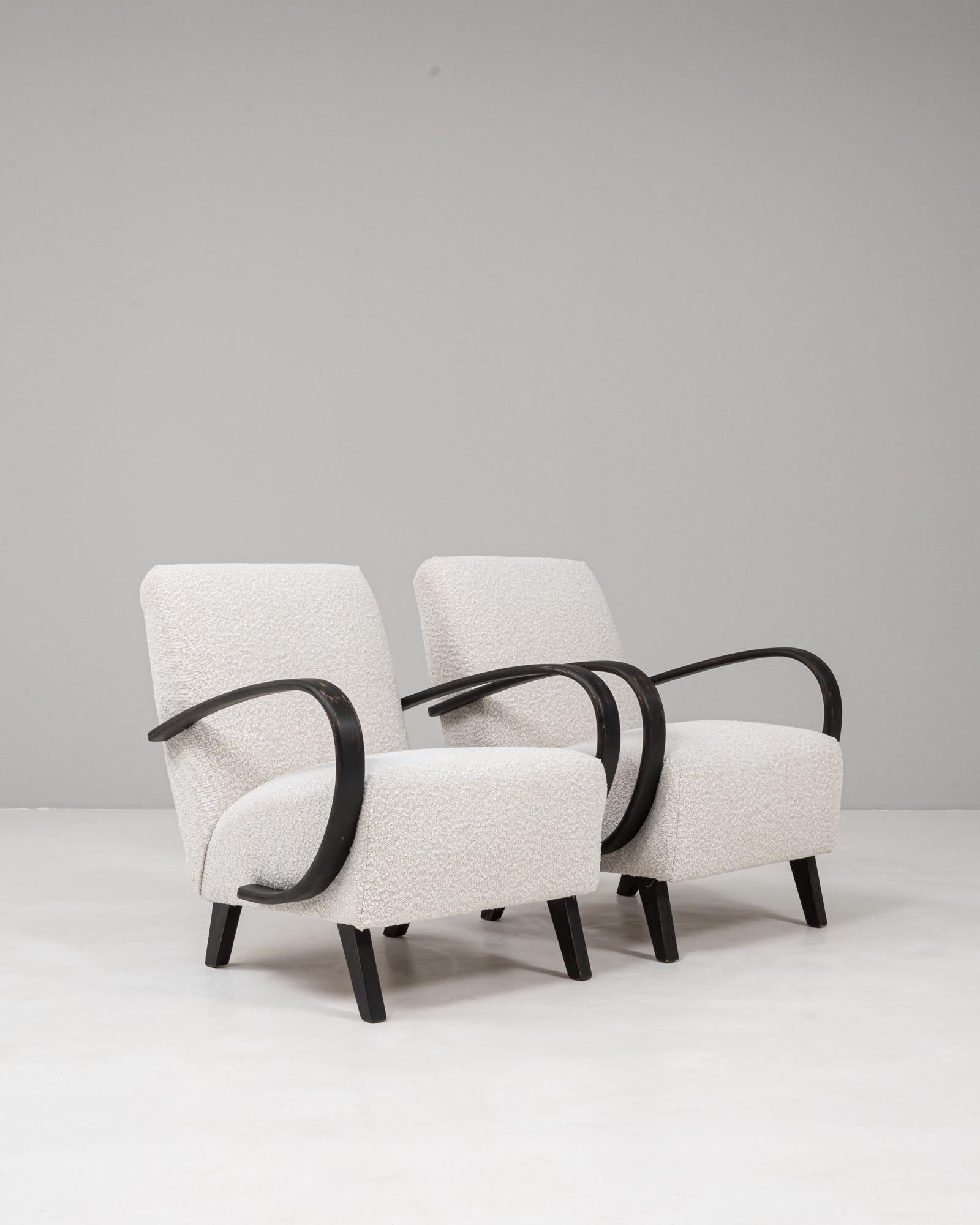 Pareja De Sillones Tapizados MCM Checos Del Siglo XX De J. Halabala en venta 9