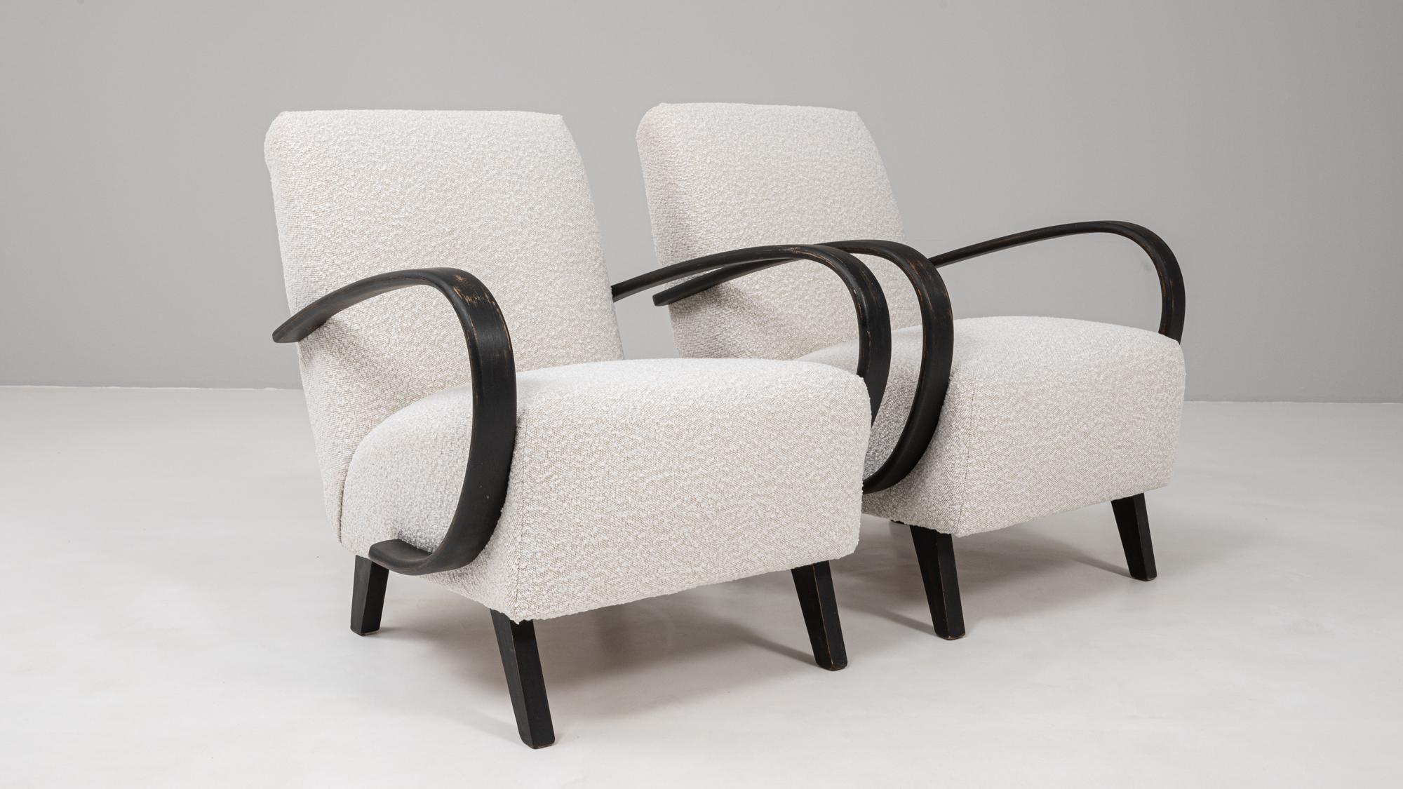 Pareja De Sillones Tapizados MCM Checos Del Siglo XX De J. Halabala en venta 2