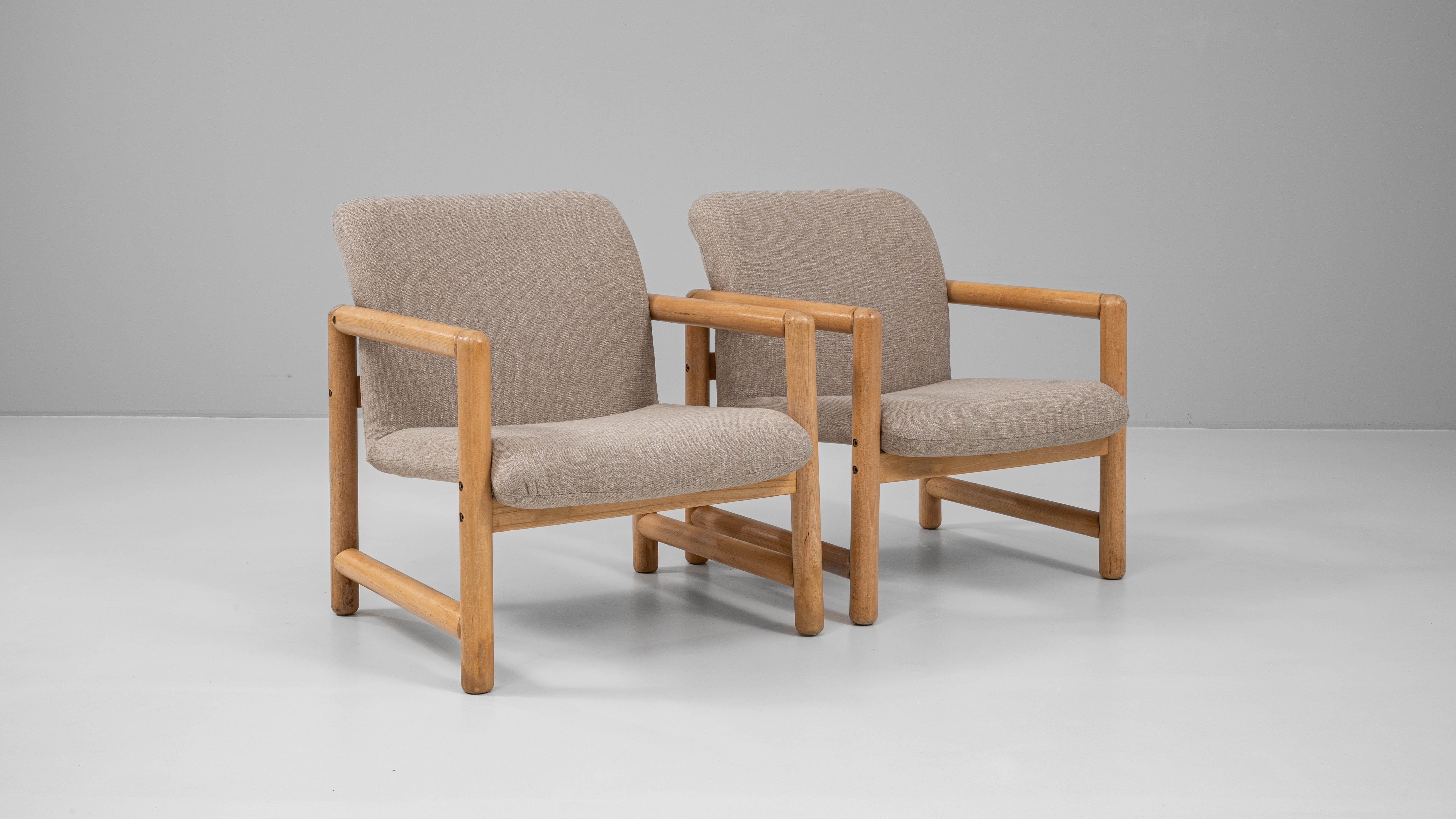 Paire de fauteuils tapissés tchèques du 20e siècle en vente 5