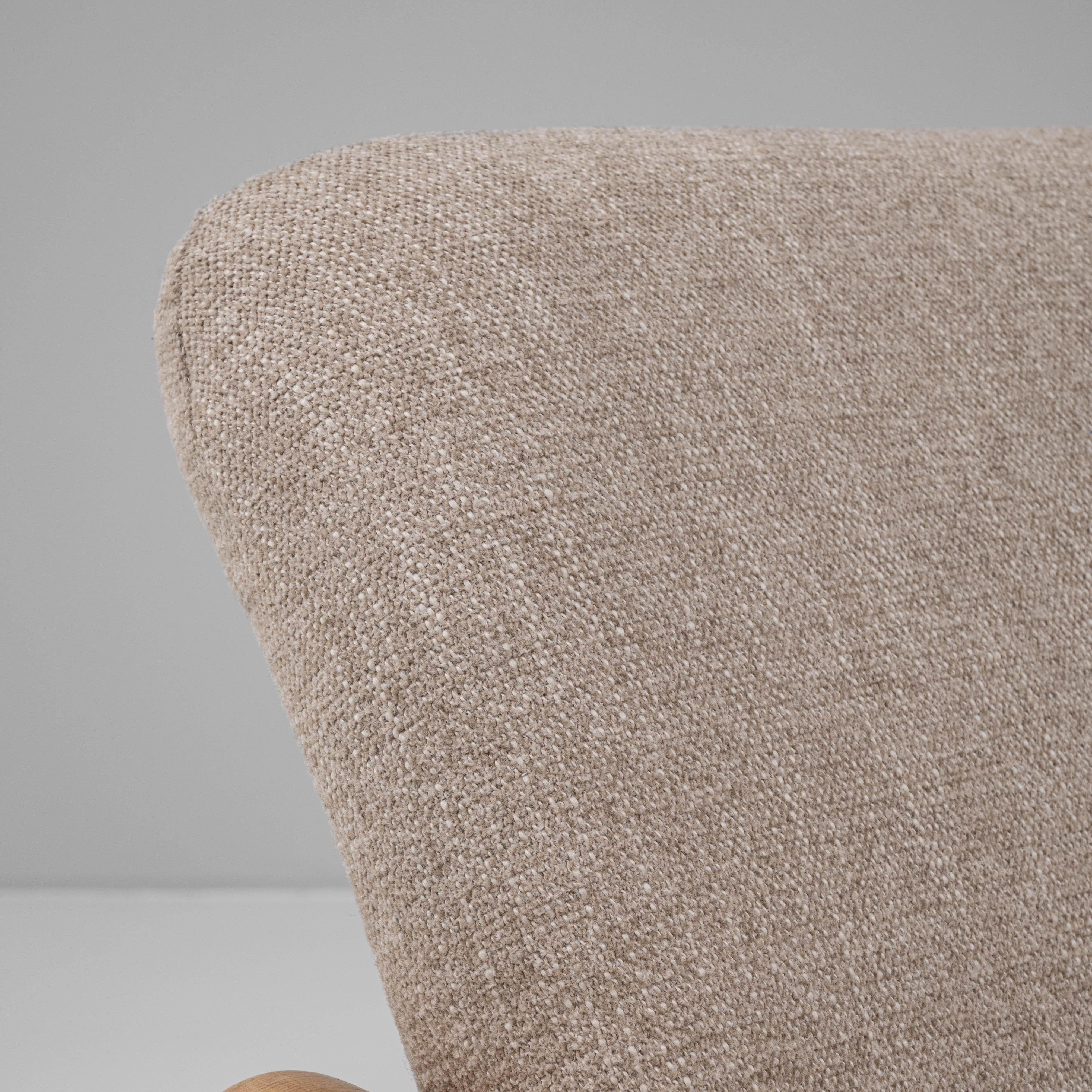 Paire de fauteuils tapissés tchèques du 20e siècle en vente 6