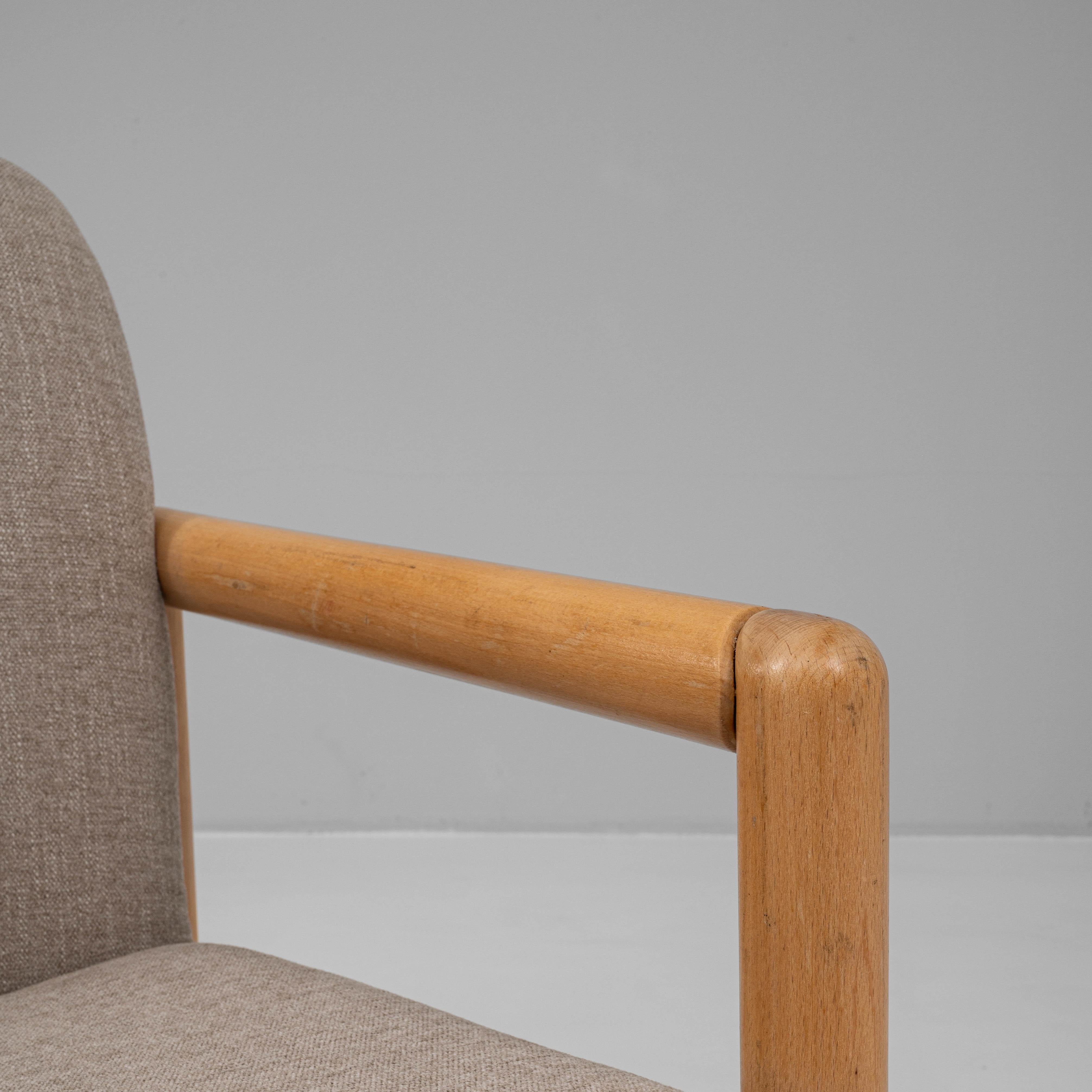 Paire de fauteuils tapissés tchèques du 20e siècle en vente 7