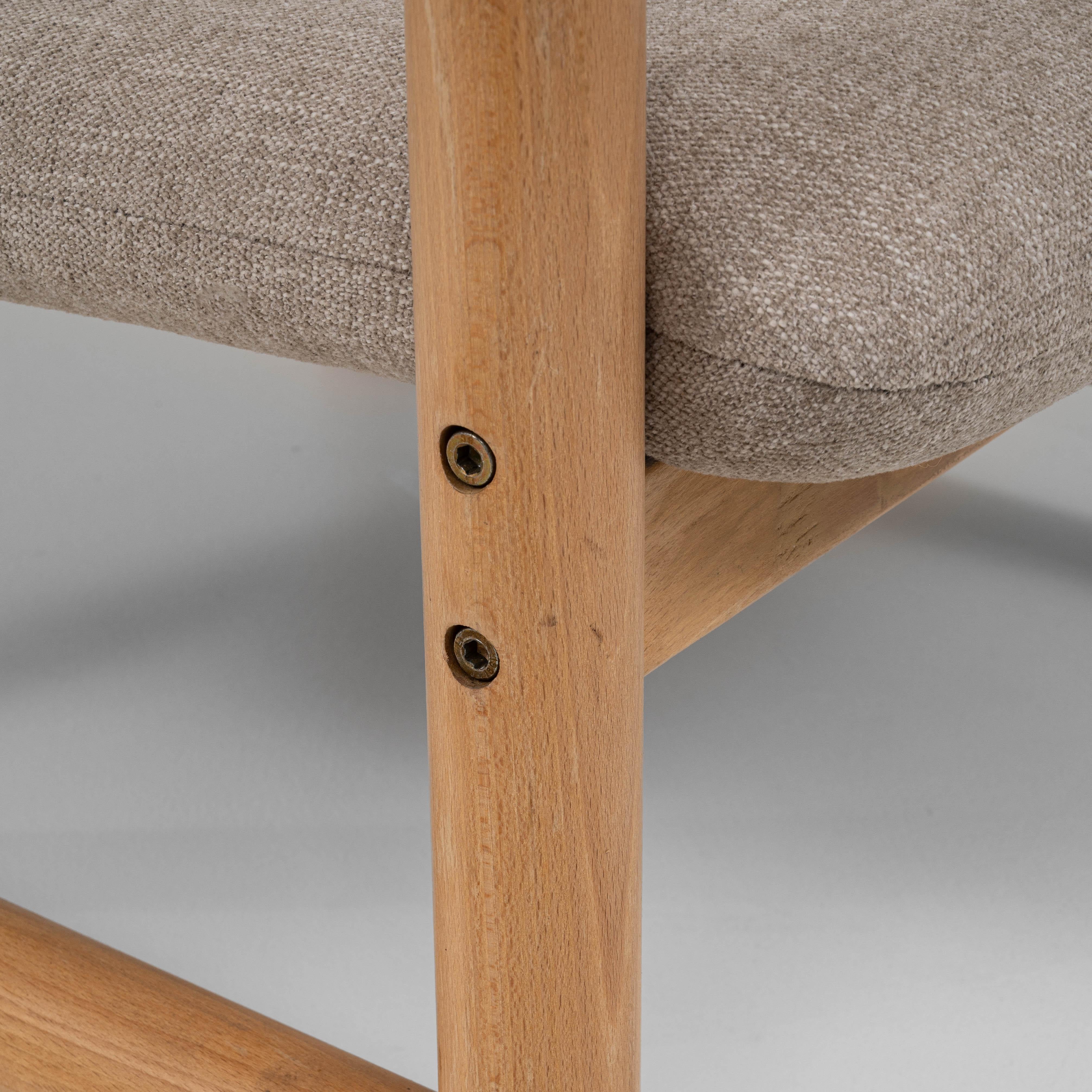 Paire de fauteuils tapissés tchèques du 20e siècle en vente 9