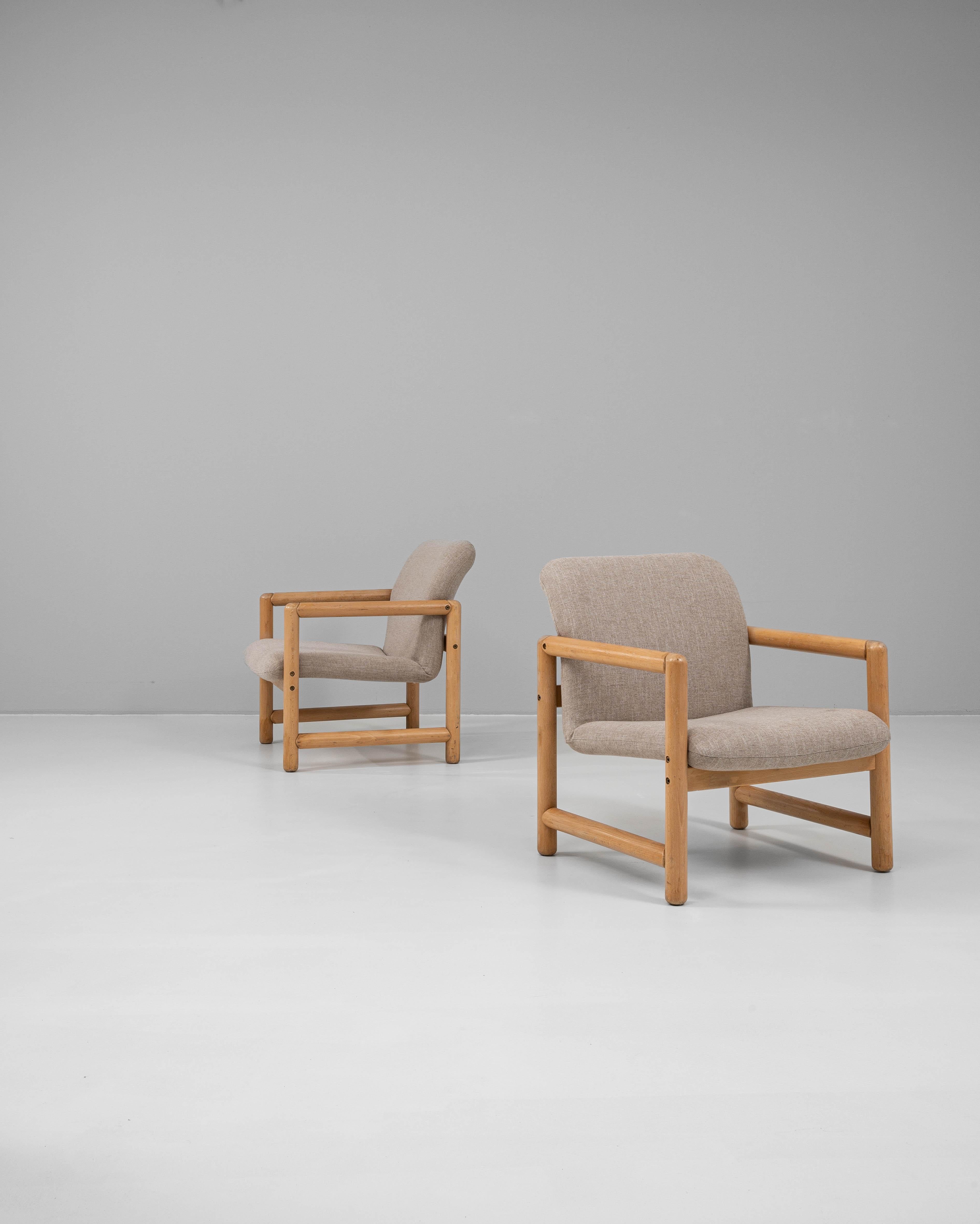 Paire de fauteuils tapissés tchèques du 20e siècle Bon état - En vente à High Point, NC