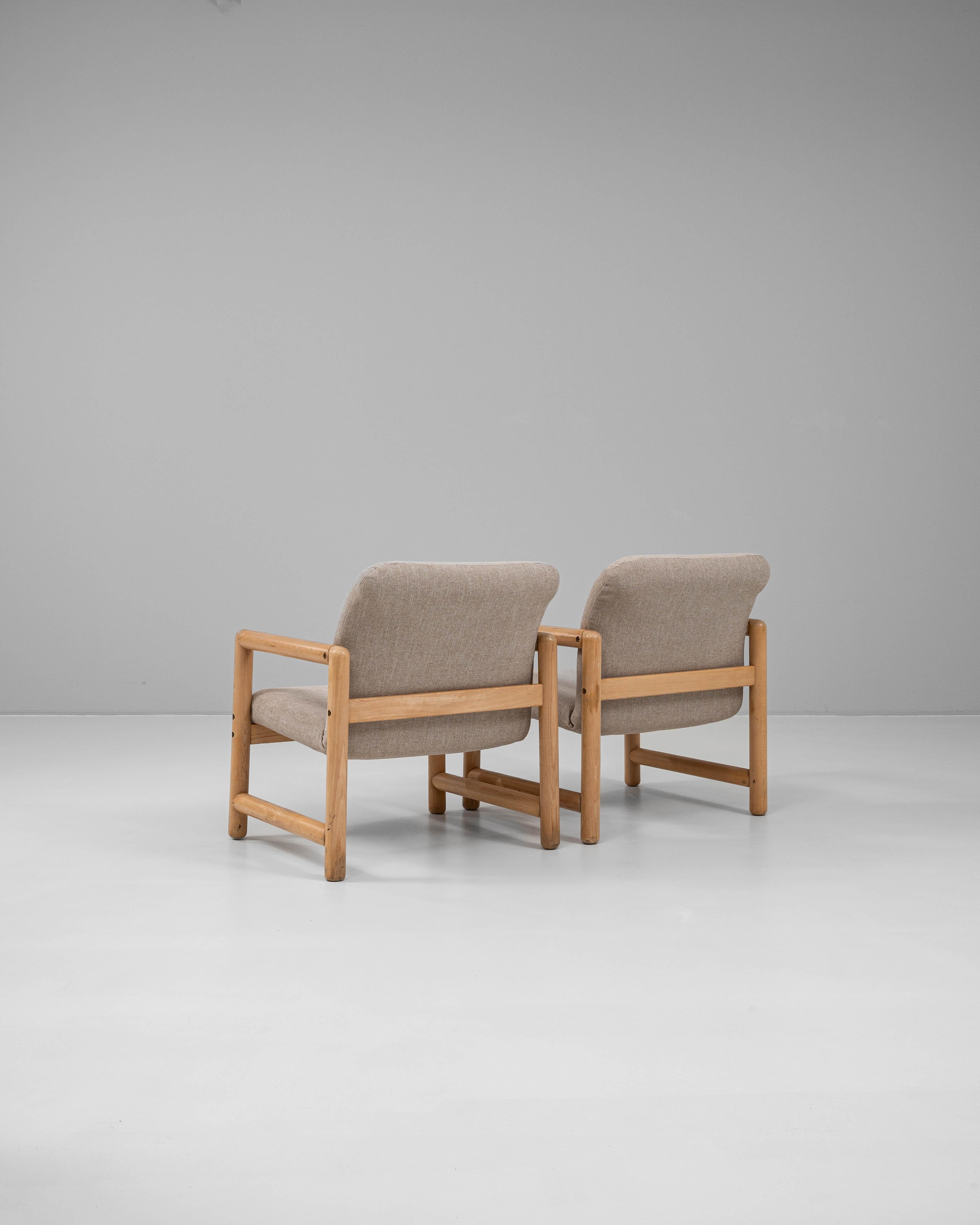 Paire de fauteuils tapissés tchèques du 20e siècle en vente 1