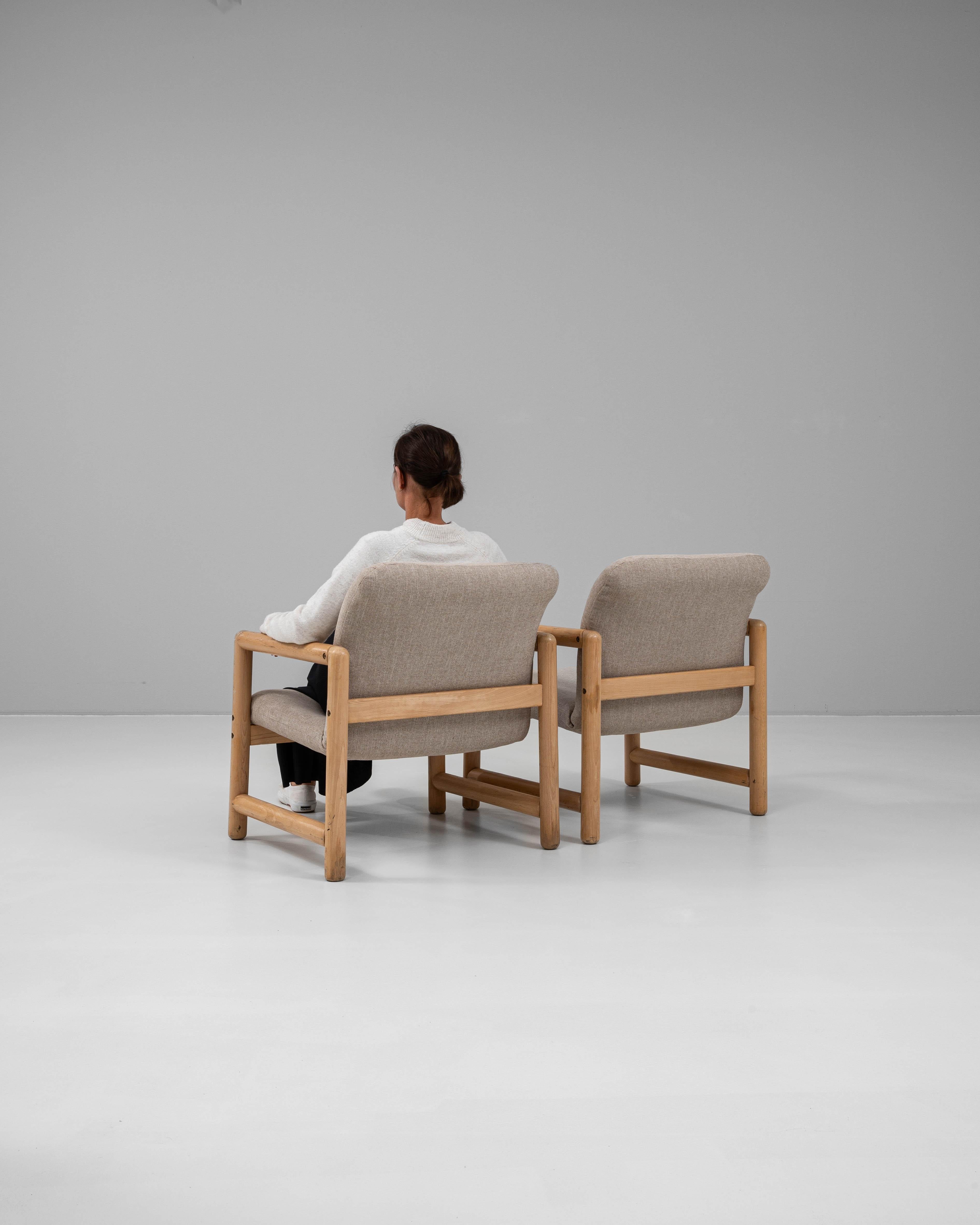 Paire de fauteuils tapissés tchèques du 20e siècle en vente 2