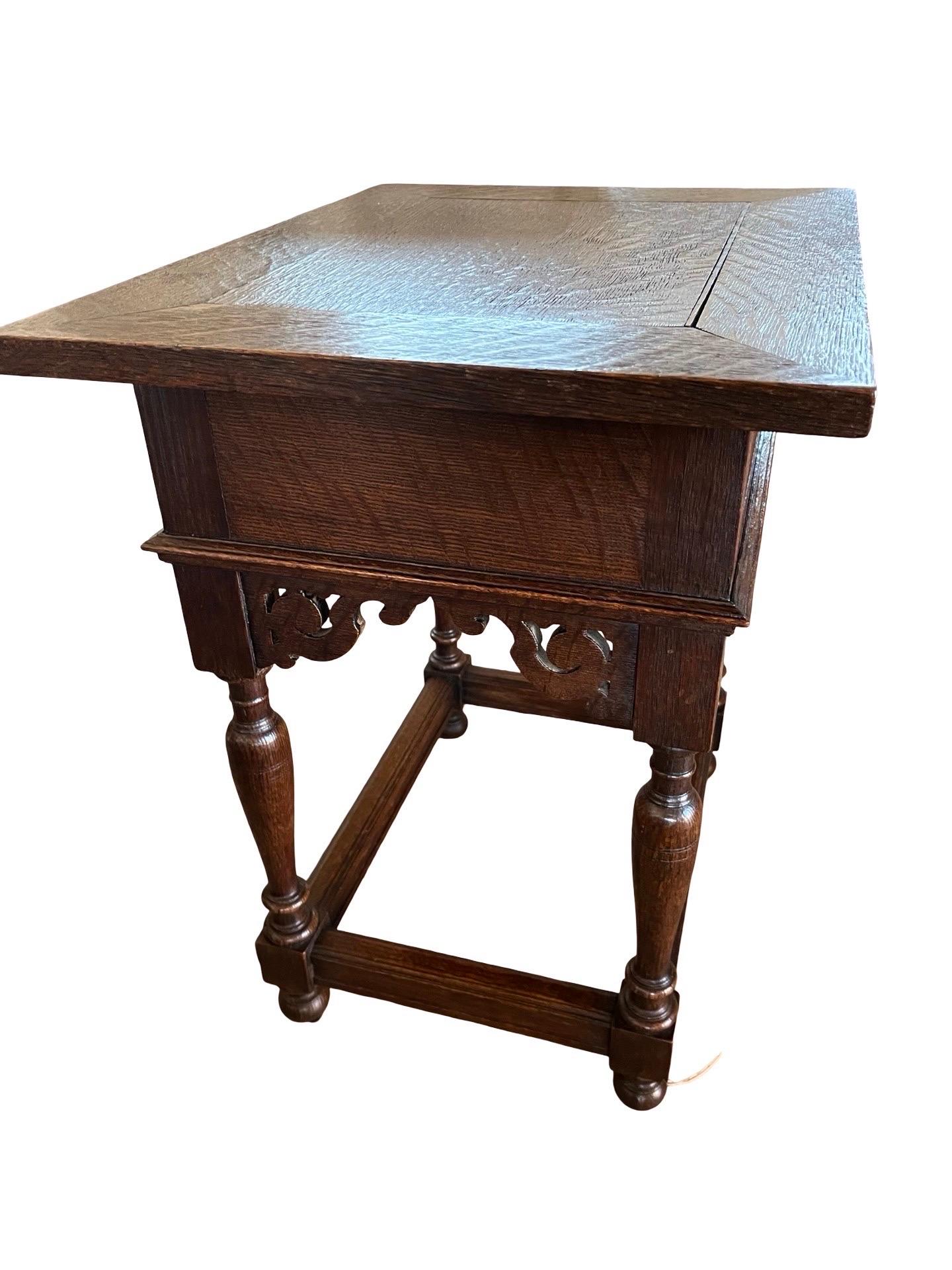 Pair Of 20th Century Dutch Oak Side Tables In Good Condition For Sale In Viterbo, VT