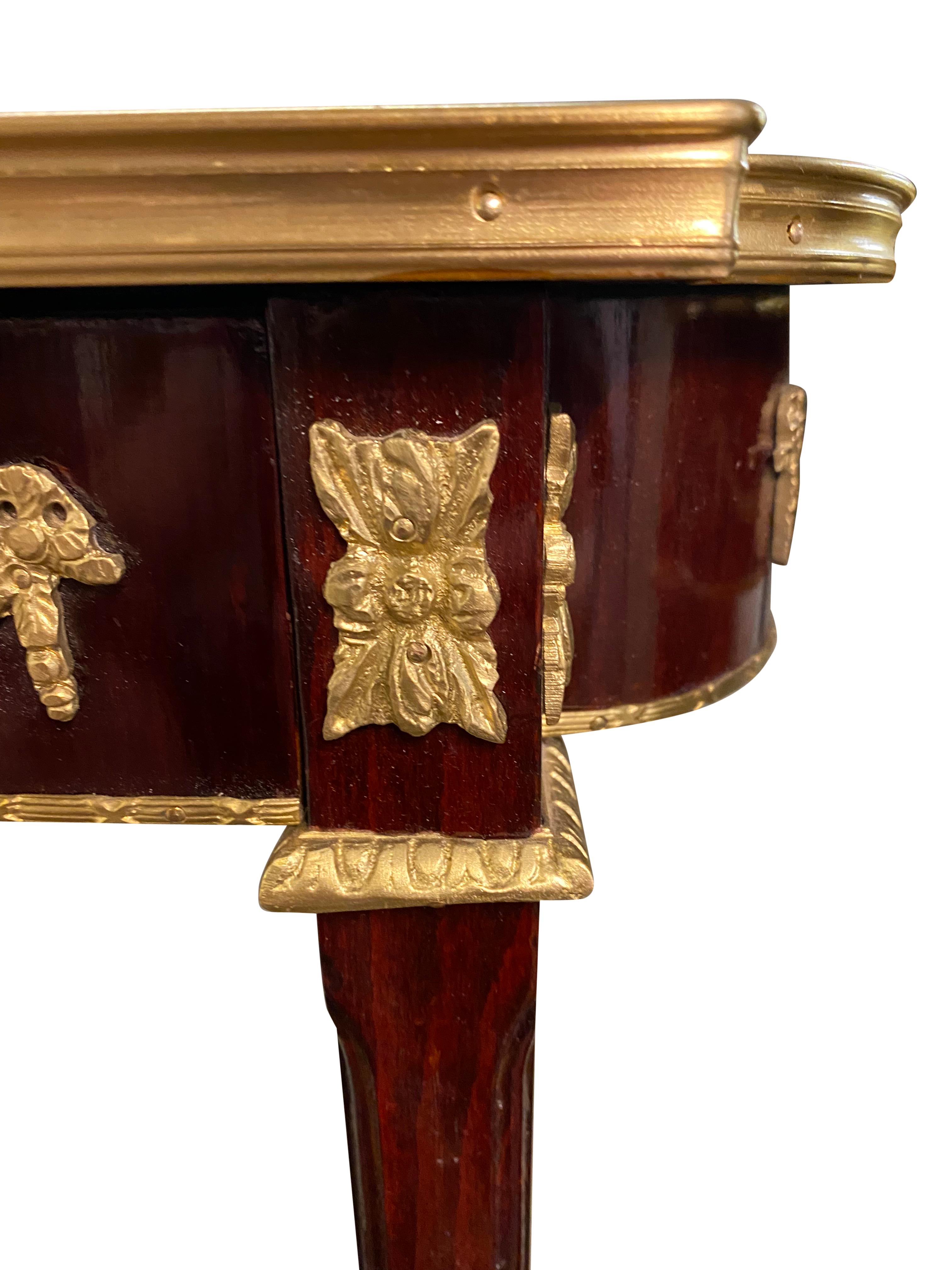 Paire de tables d'appoint de style Empire du XXe siècle en vente 4