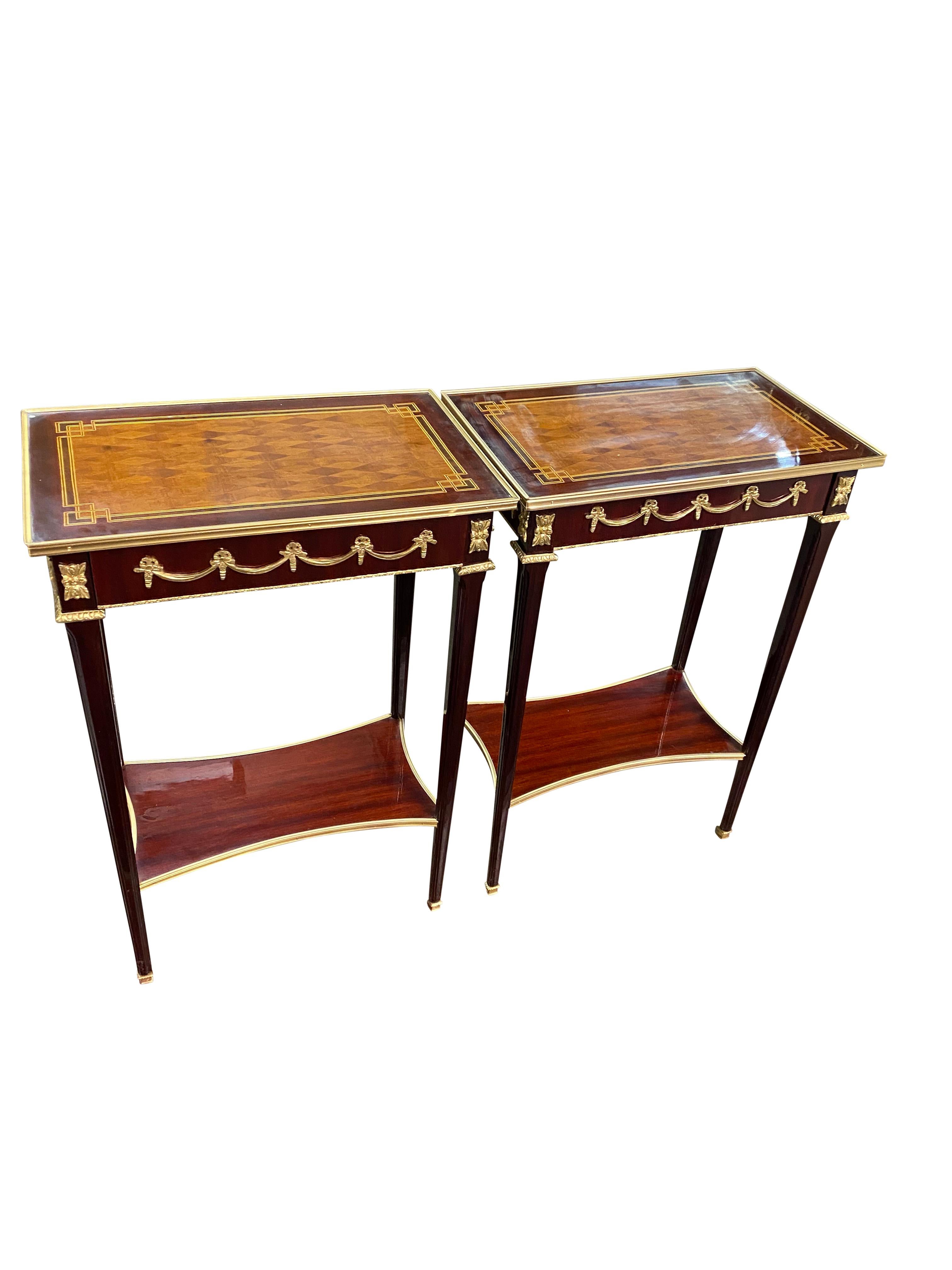 Paire de tables d'appoint de style Empire du 20e siècle Excellent état - En vente à Southall, GB