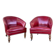 Paar englische Fassstühle aus rotem Leder des 20
