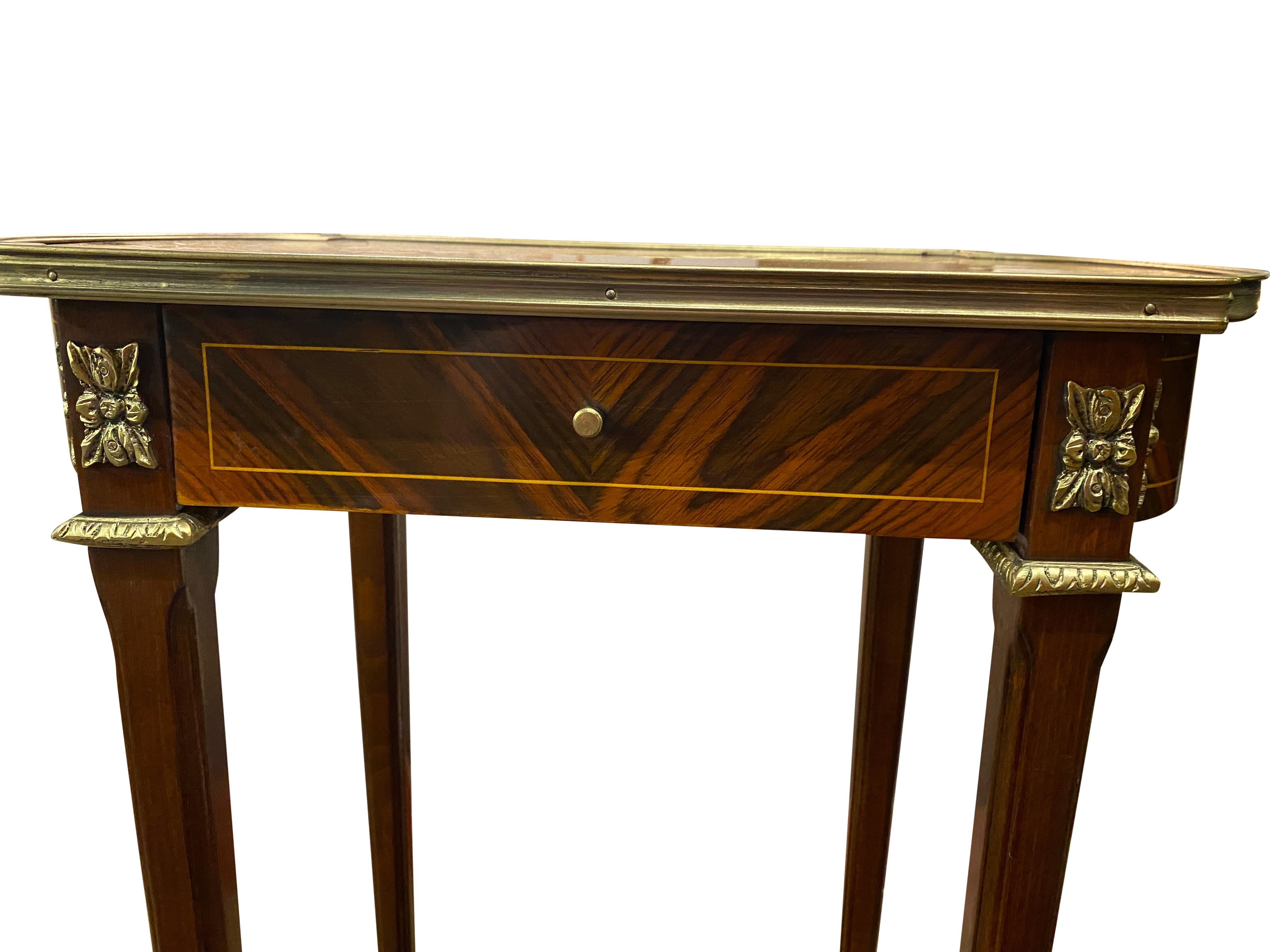 Paire de tables d'appoint de style Regency anglaises du 20e siècle en vente 3