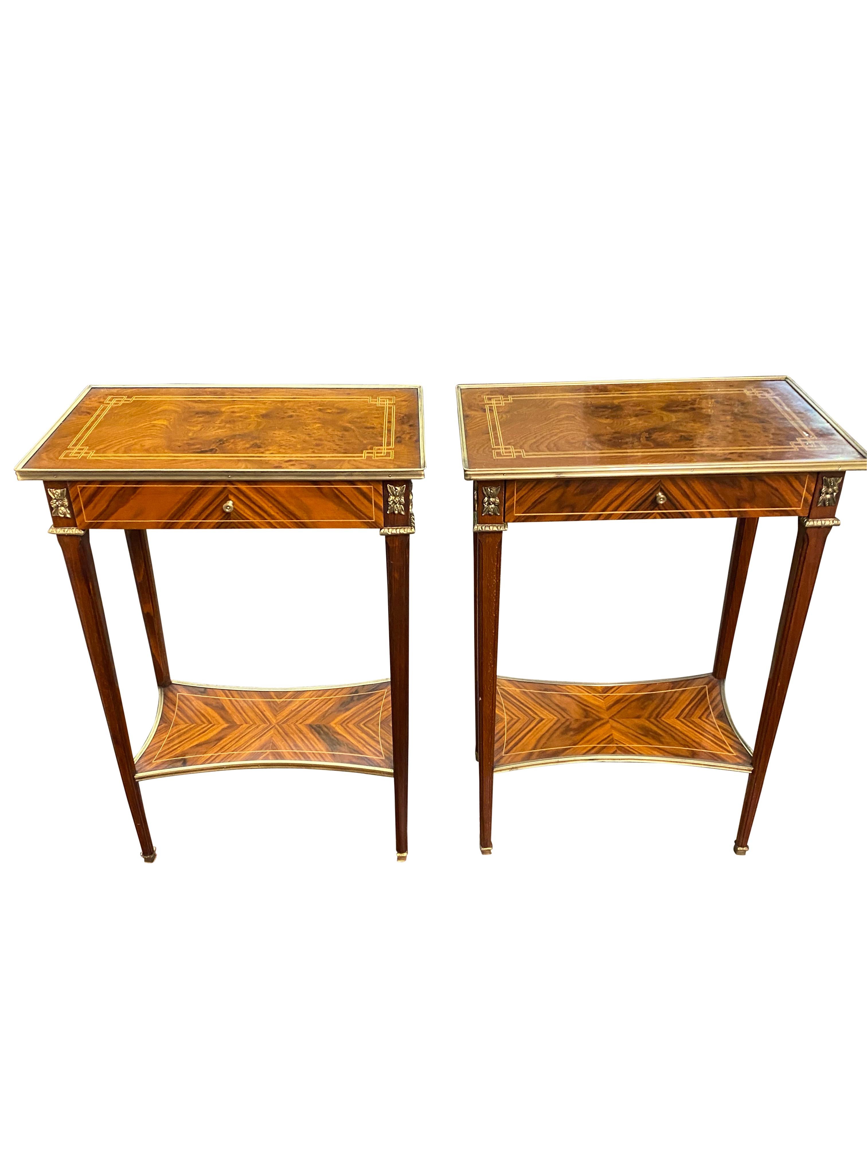 Paire de tables d'appoint de style Régence anglaise du XXe siècle en vente 11