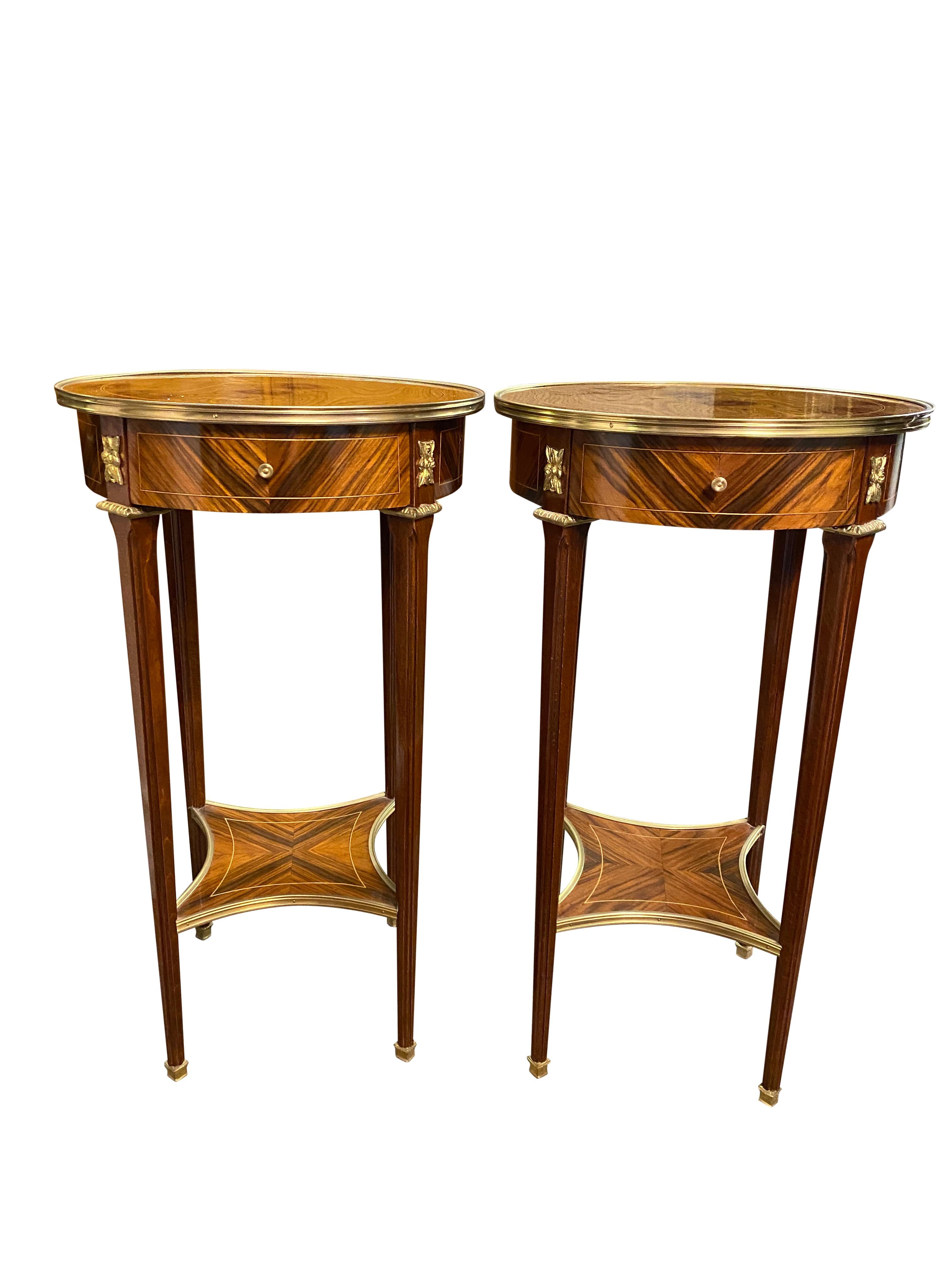 A stunning pair of oval top 20th century English Regency style side tables. A gorgeous and elegant design perfect for modern interiors.