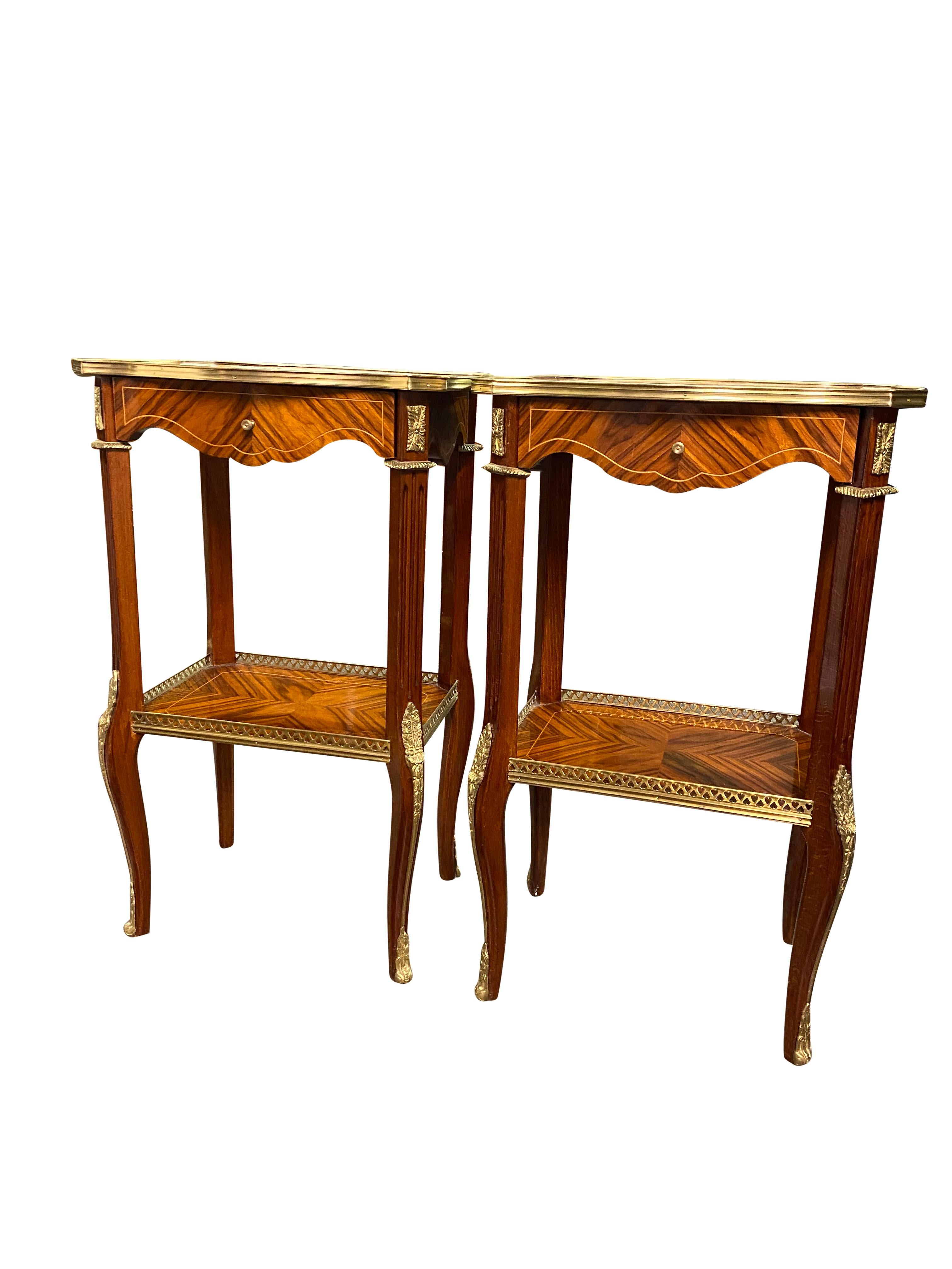 Pair of 20th Century English Regency Style Side Tables In Excellent Condition For Sale In Southall, GB