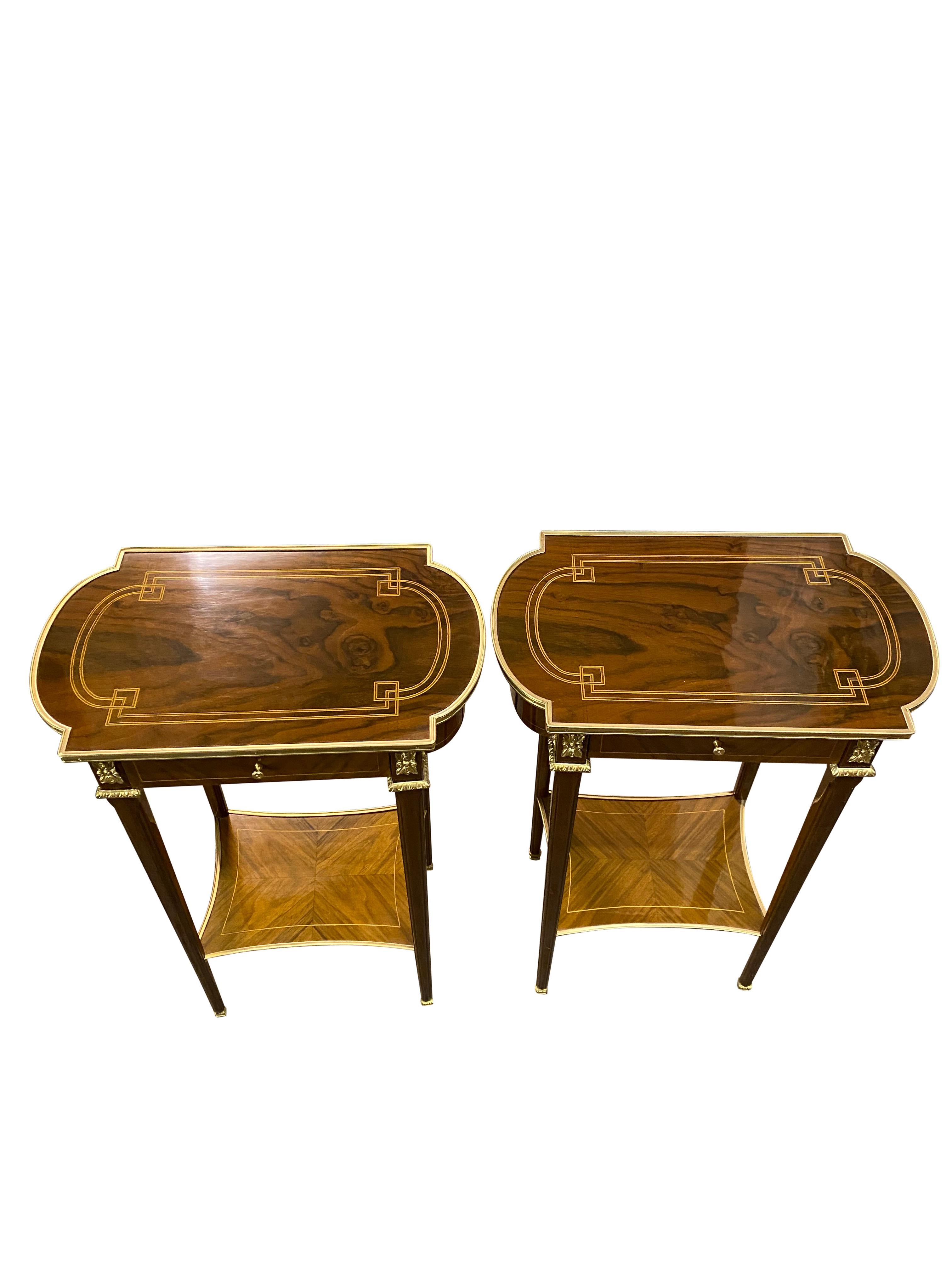 20ième siècle Paire de tables d'appoint de style Regency anglaises du 20e siècle en vente