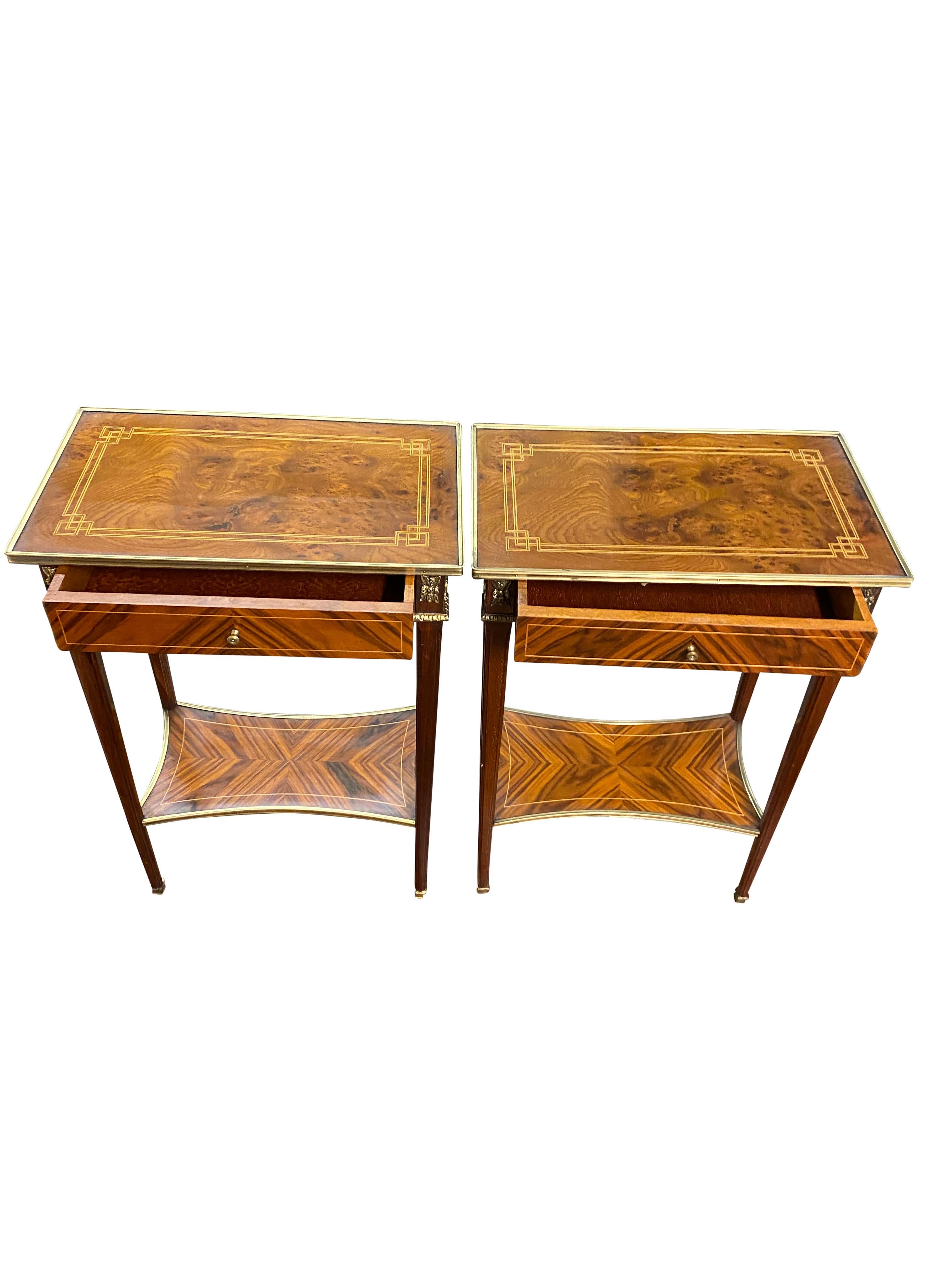 Paire de tables d'appoint de style Régence anglaise du XXe siècle en vente 2