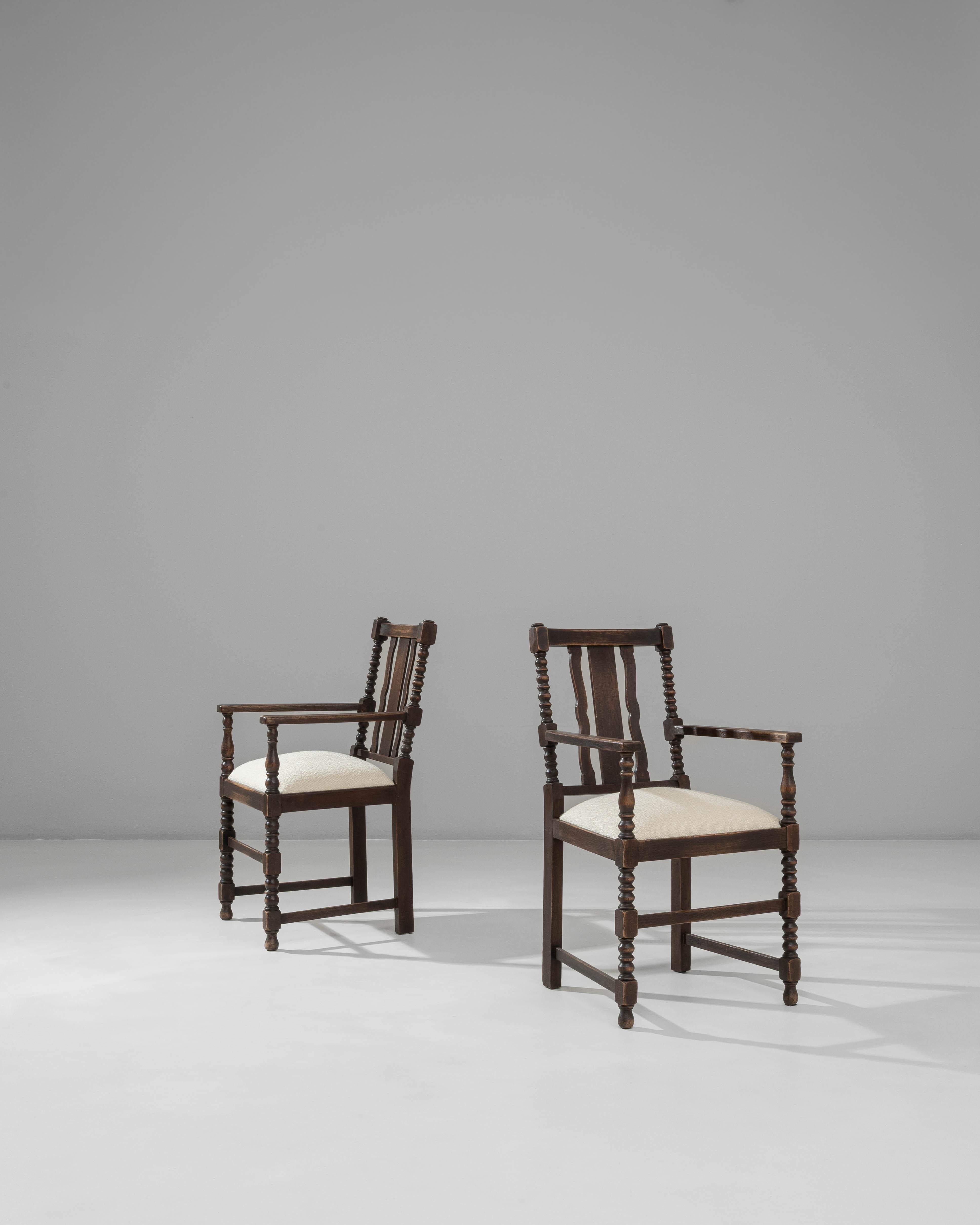 Français Paire de fauteuils en bois baroque français du 20e siècle avec sièges tapissés en vente