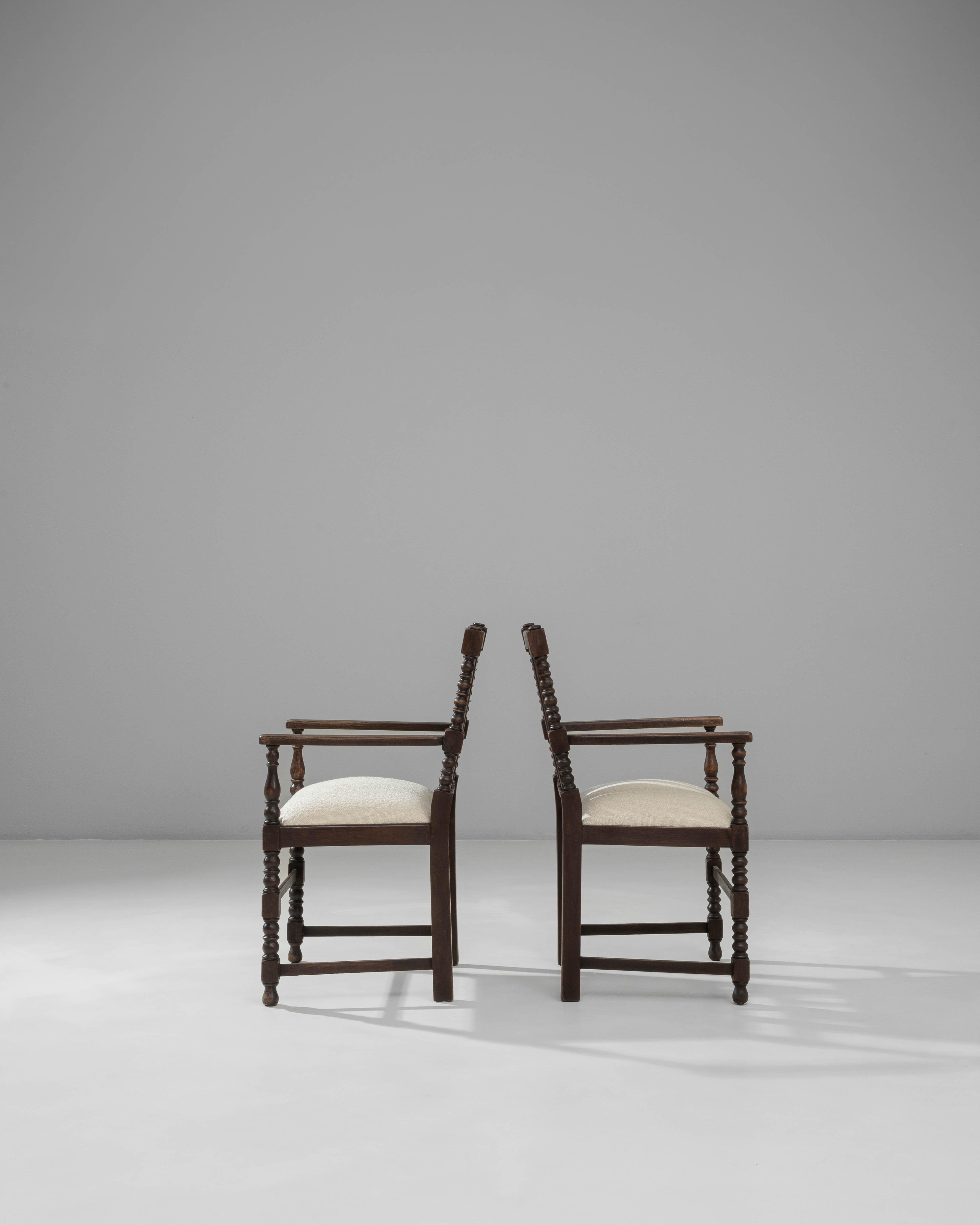 20ième siècle Paire de fauteuils en bois baroque français du 20e siècle avec sièges tapissés en vente