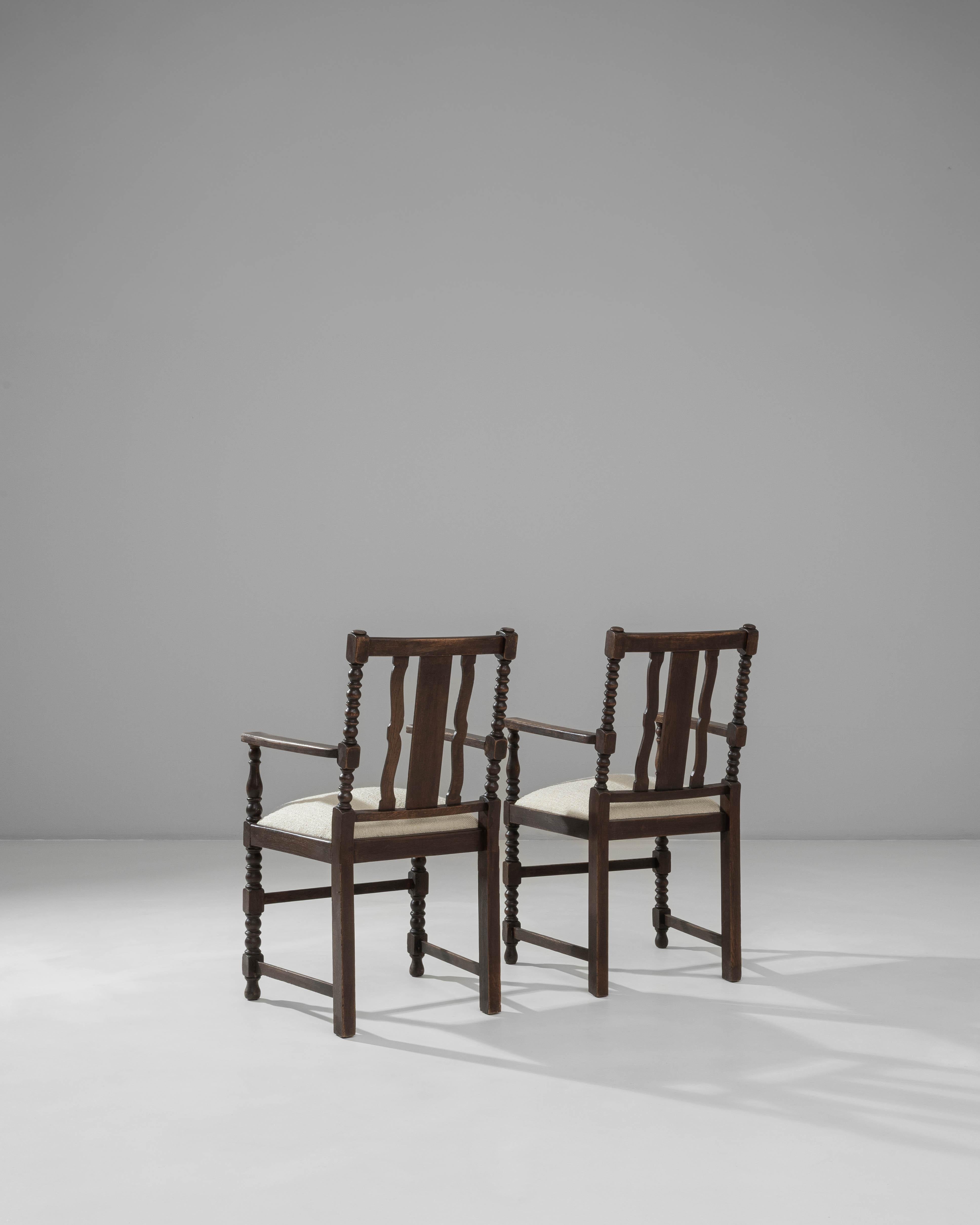 Bois Paire de fauteuils en bois baroque français du 20e siècle avec sièges tapissés en vente