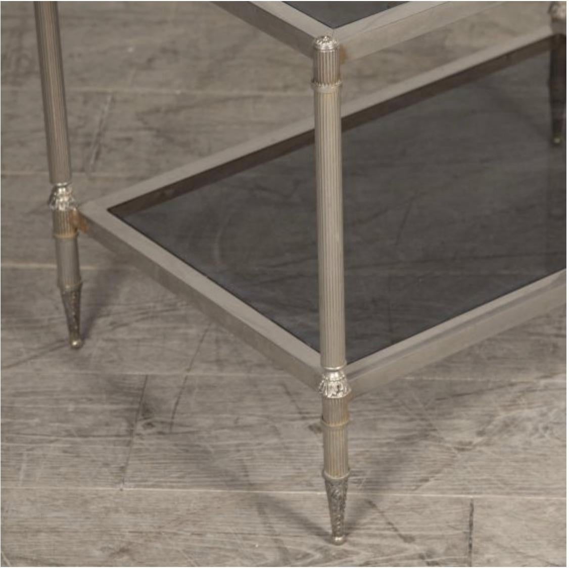 Paire de tables d'appoint françaises du 20ème siècle en laiton et acier Bon état - En vente à Haywards Heath, GB