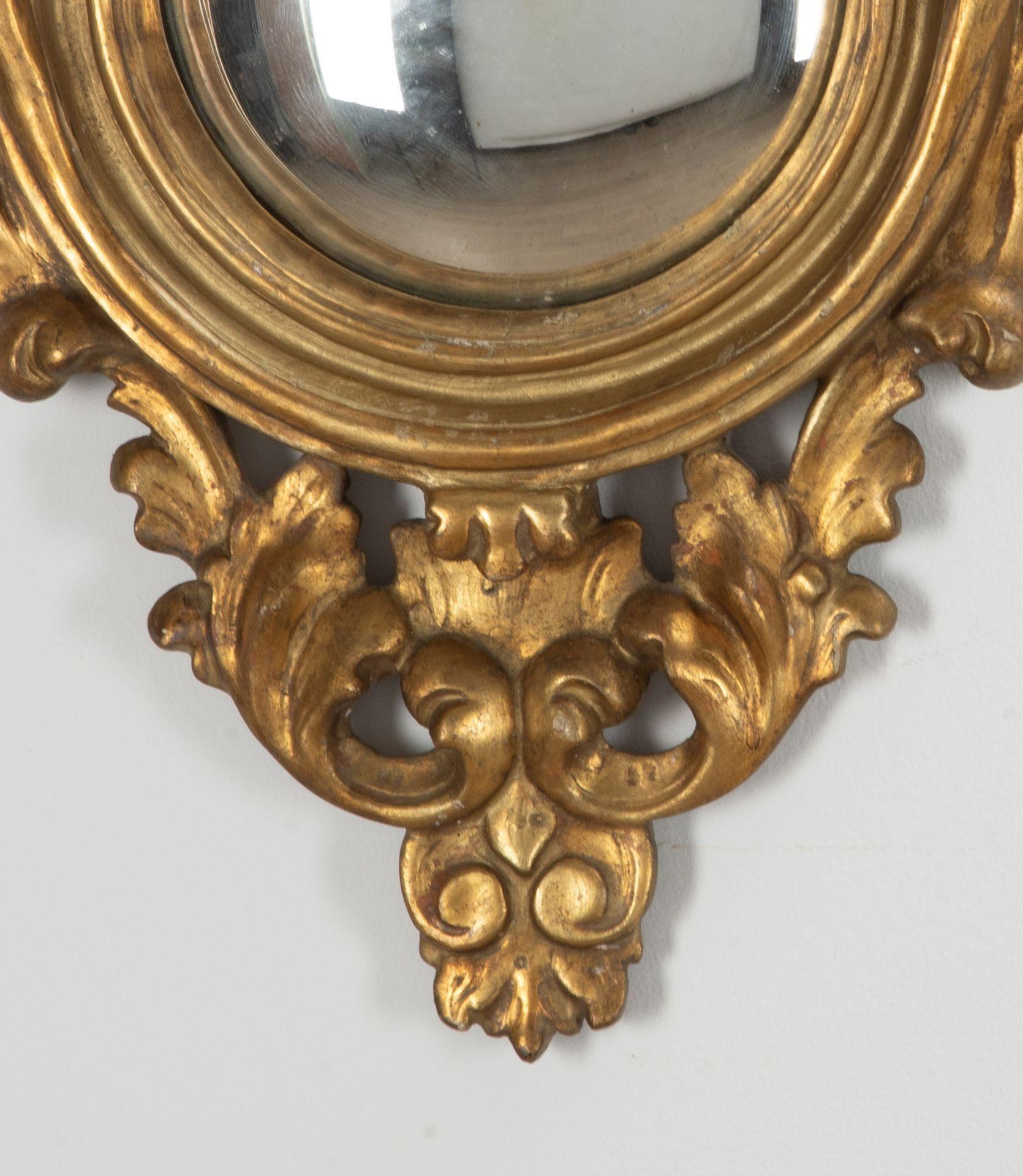 A rare pair of early 20th Century French giltwood convex mirrors.
Adorned with giltwood eagles facing left and right.
Circa 1900.