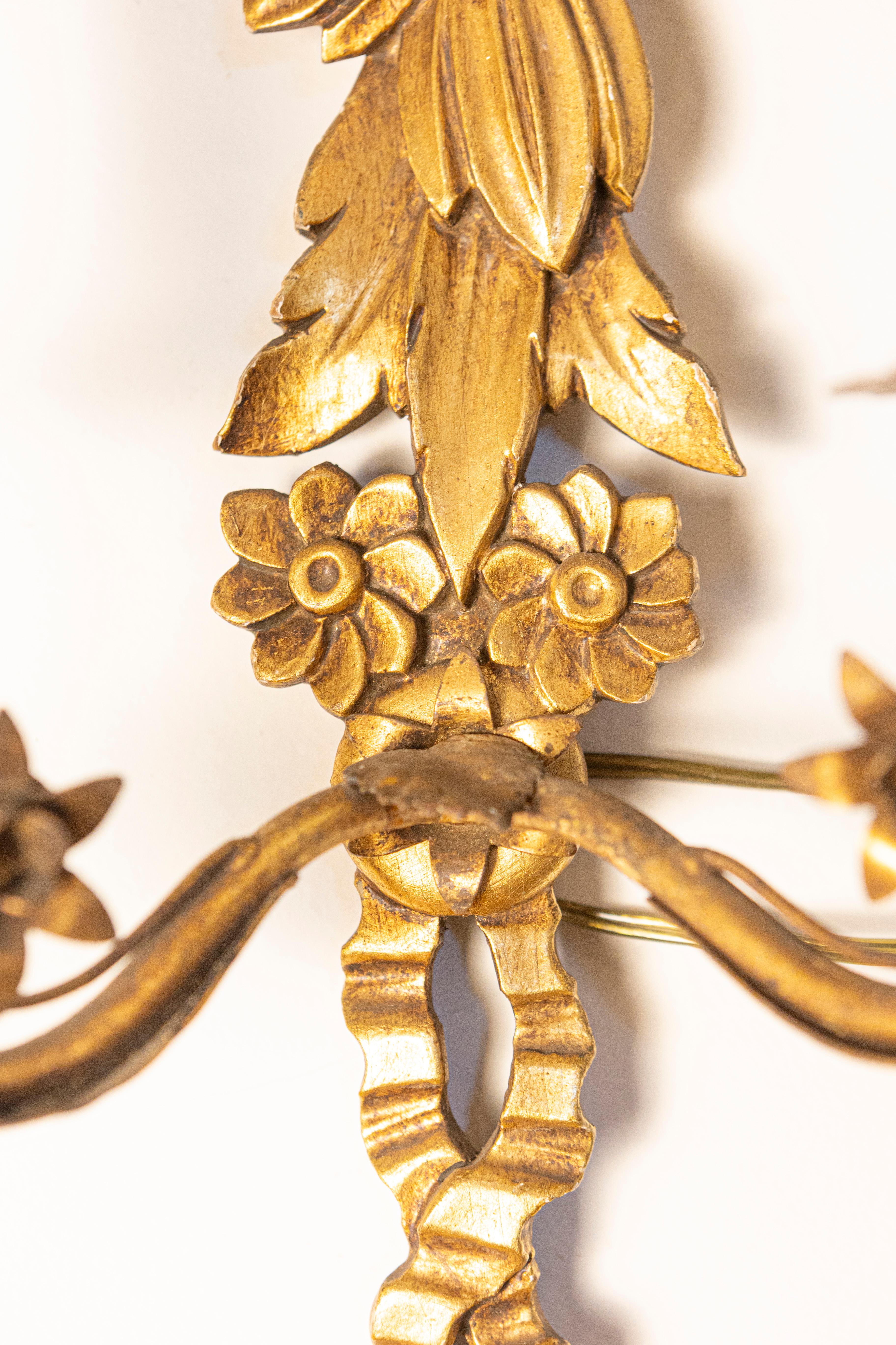Louis XVI Paire d'appliques en bois doré françaises du 20e siècle en vente