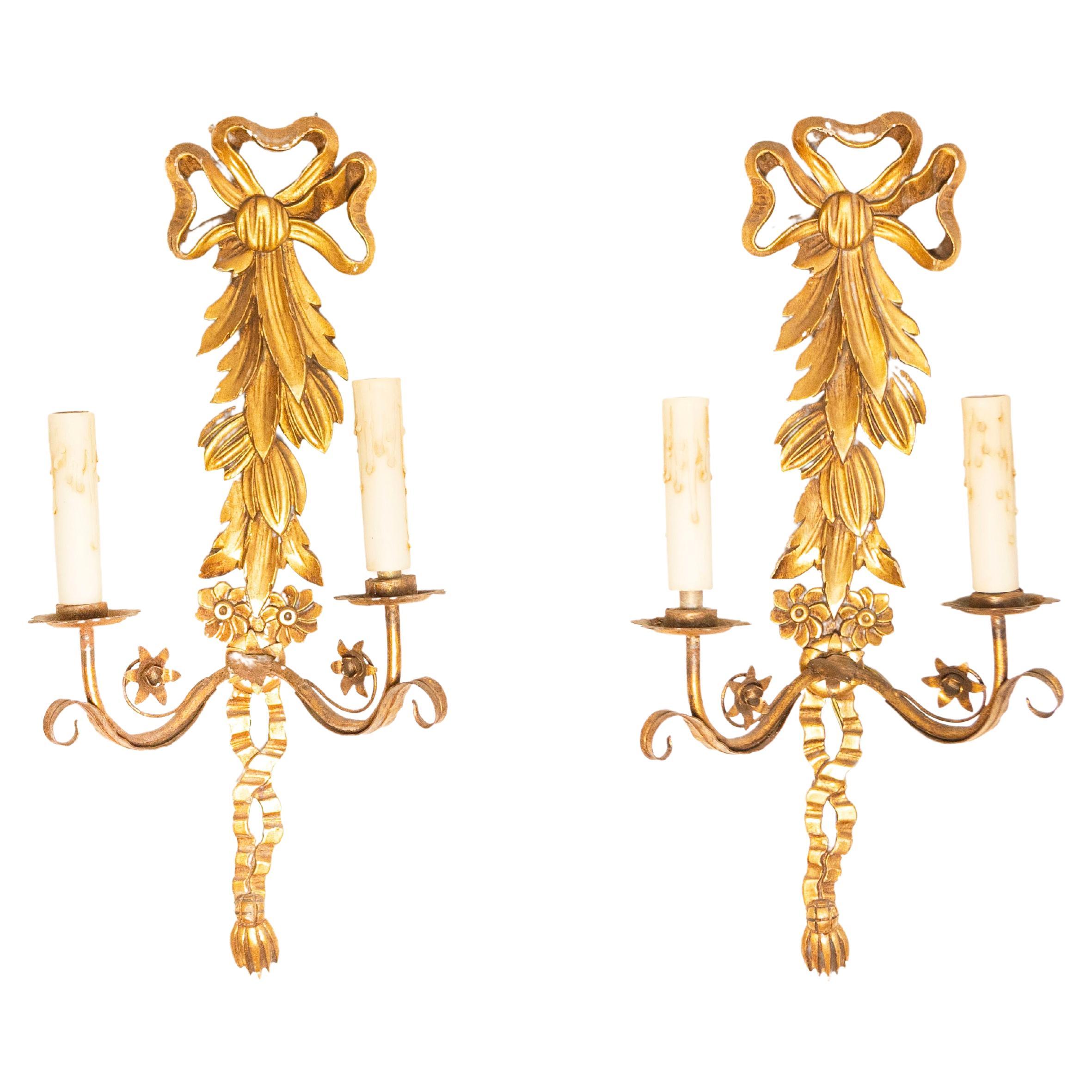 Pareja de candelabros franceses de madera dorada del siglo XX