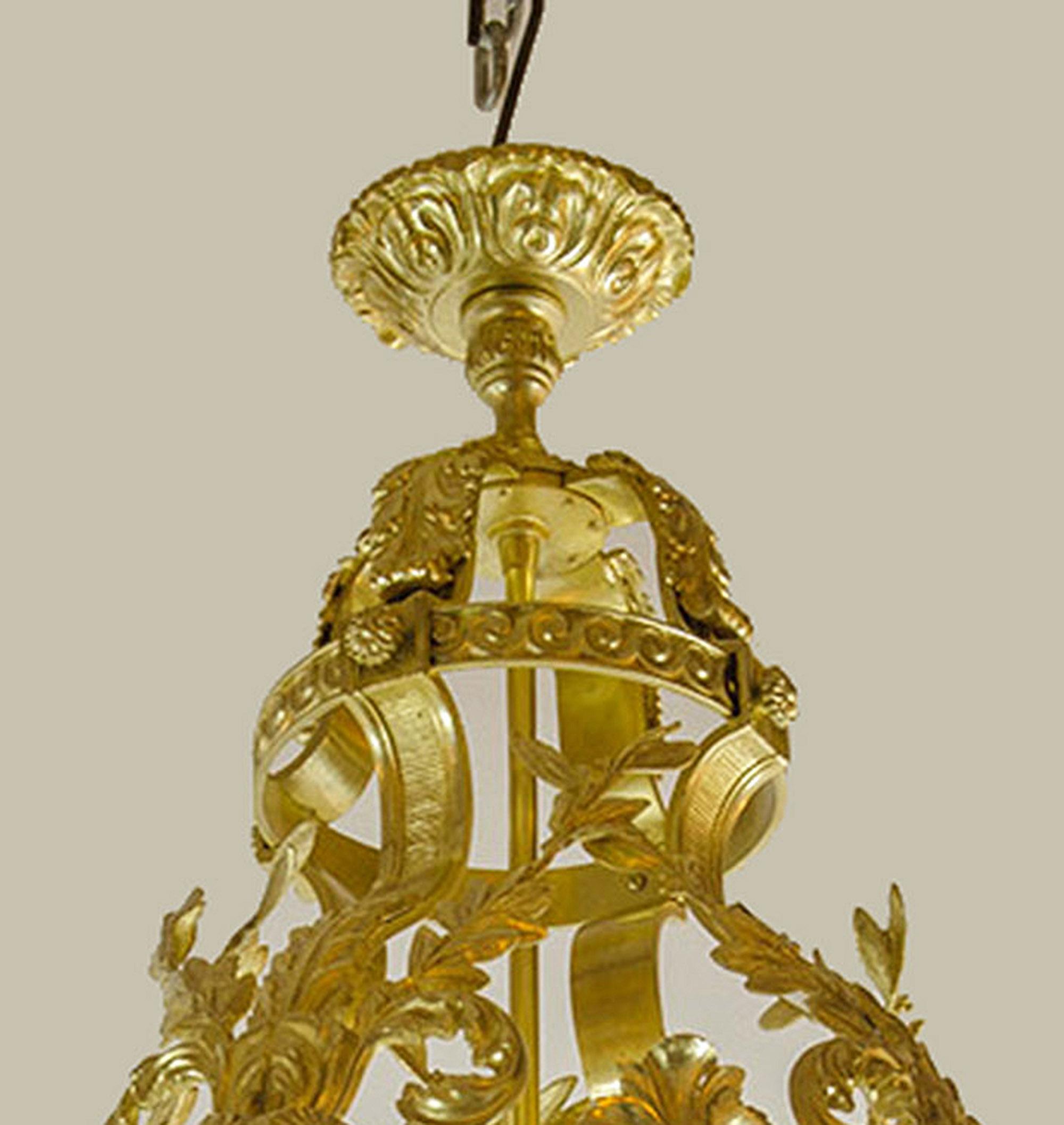 Français Paire de plafonniers français du 20ème siècle en bronze doré et verre ressemblant à un Farole en vente