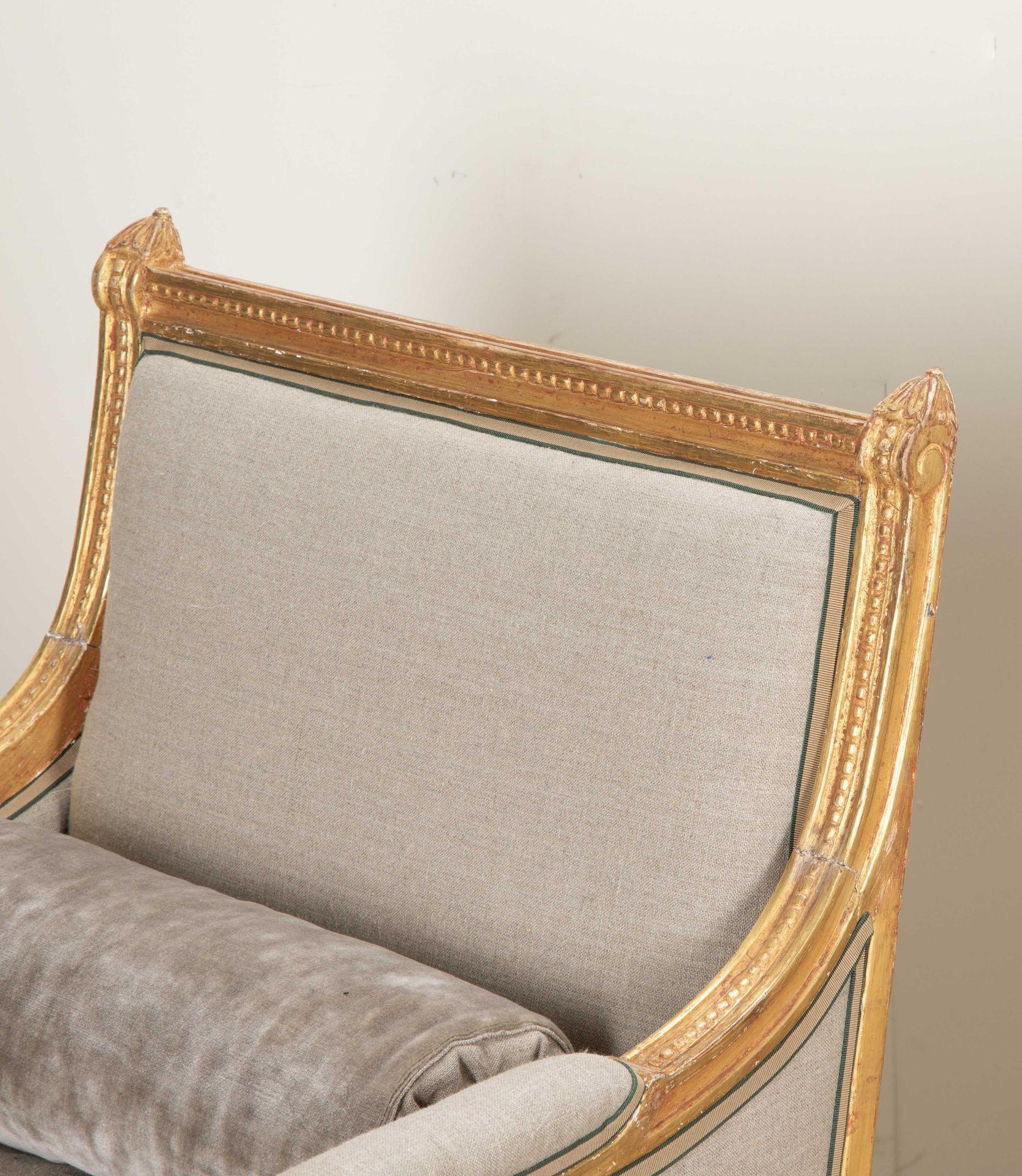 Pareja de sillones franceses del siglo XX de madera dorada de Maison Jansen en venta 1