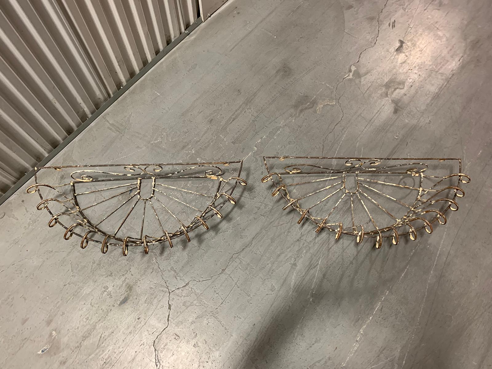 Pair of 20th Century French Iron Wire Planters In Good Condition For Sale In Atlanta, GA