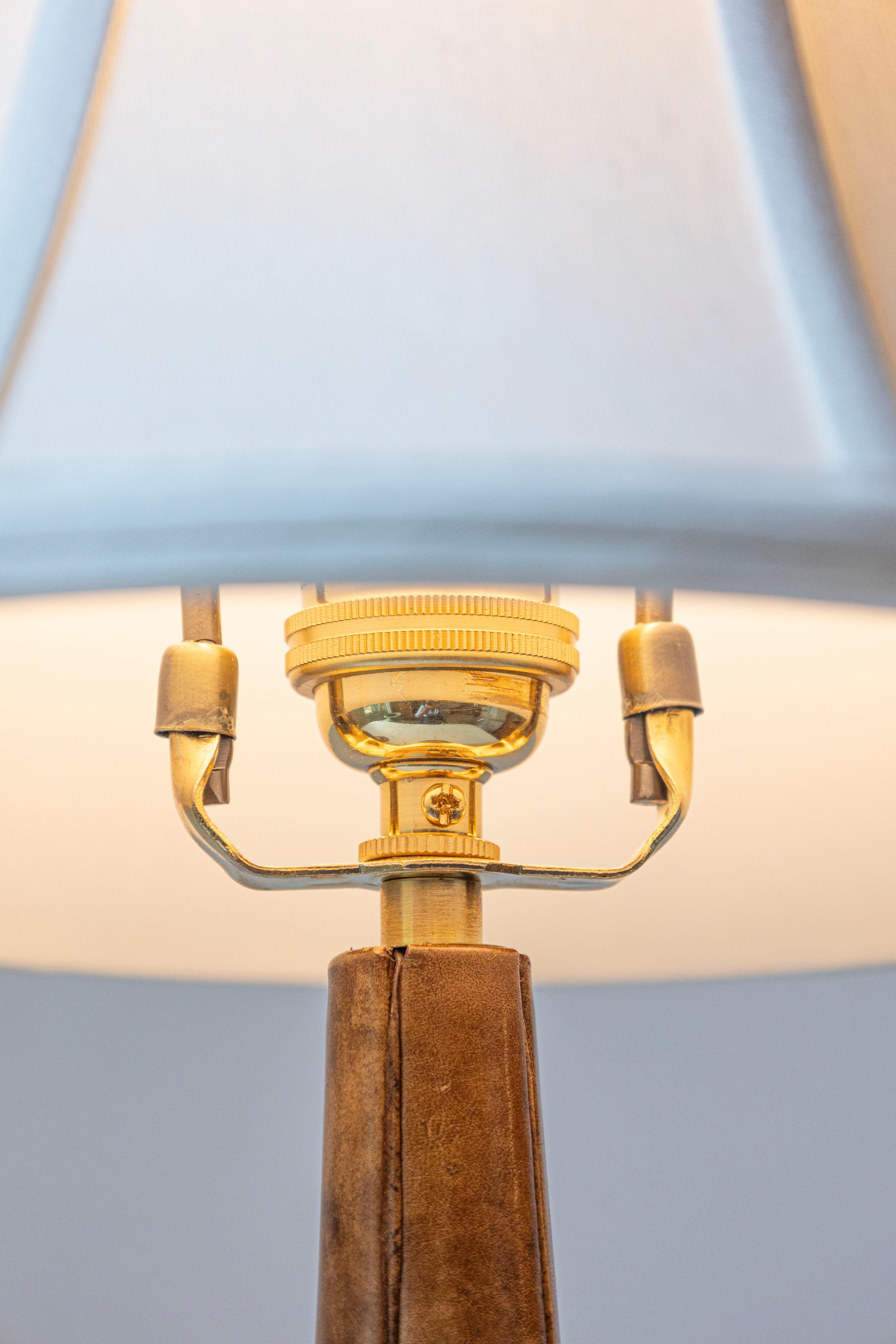 Français Paire de lampes françaises du 20ème siècle en vente