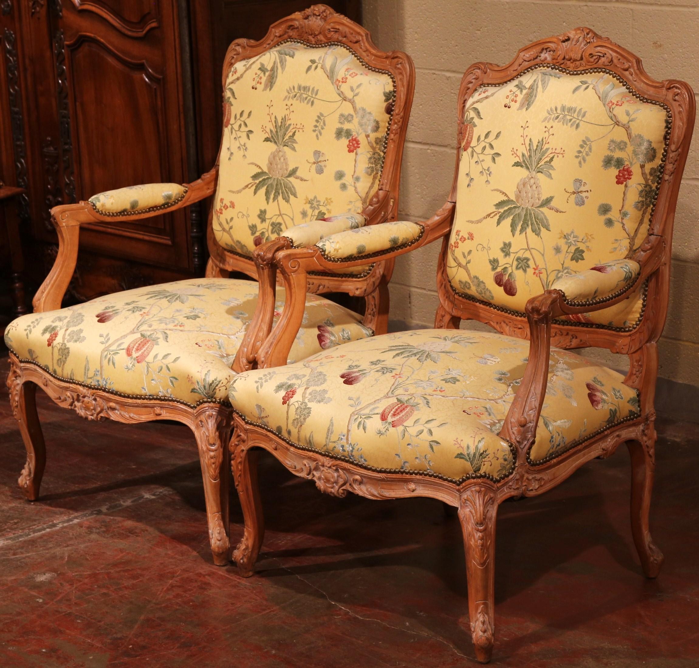 Hand-Carved Pair of 20th Century French Louis XV Carved Armchairs with Scalamandre Fabric For Sale