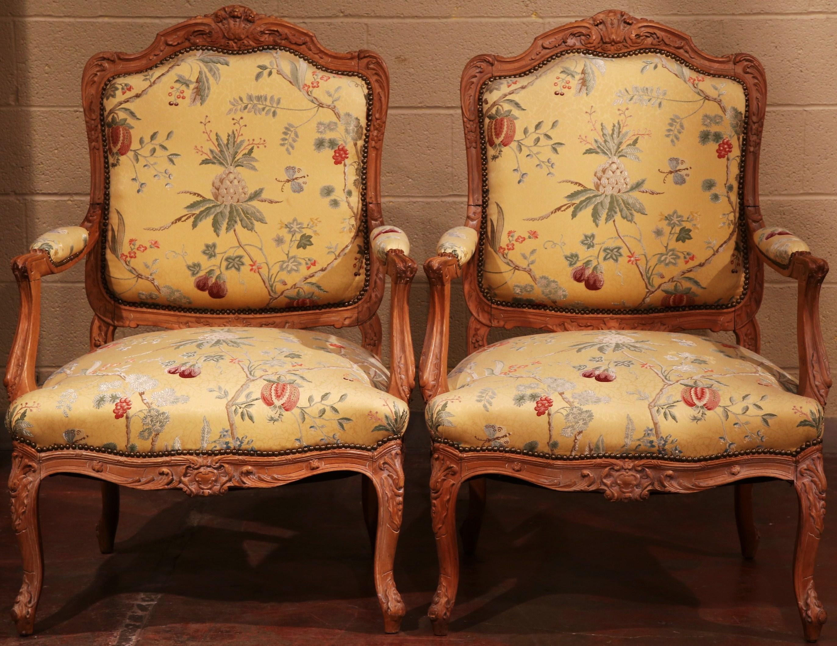 Pair of 20th Century French Louis XV Carved Armchairs with Scalamandre Fabric In Excellent Condition For Sale In Dallas, TX