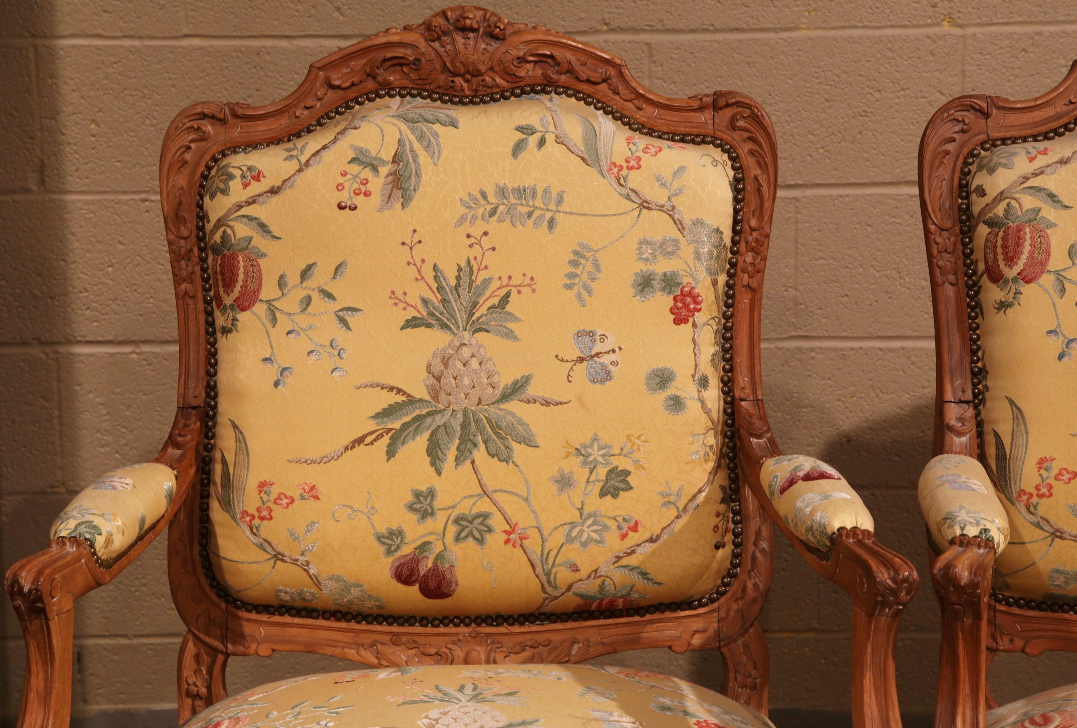 Pair of 20th Century French Louis XV Carved Armchairs with Scalamandre Fabric For Sale 1