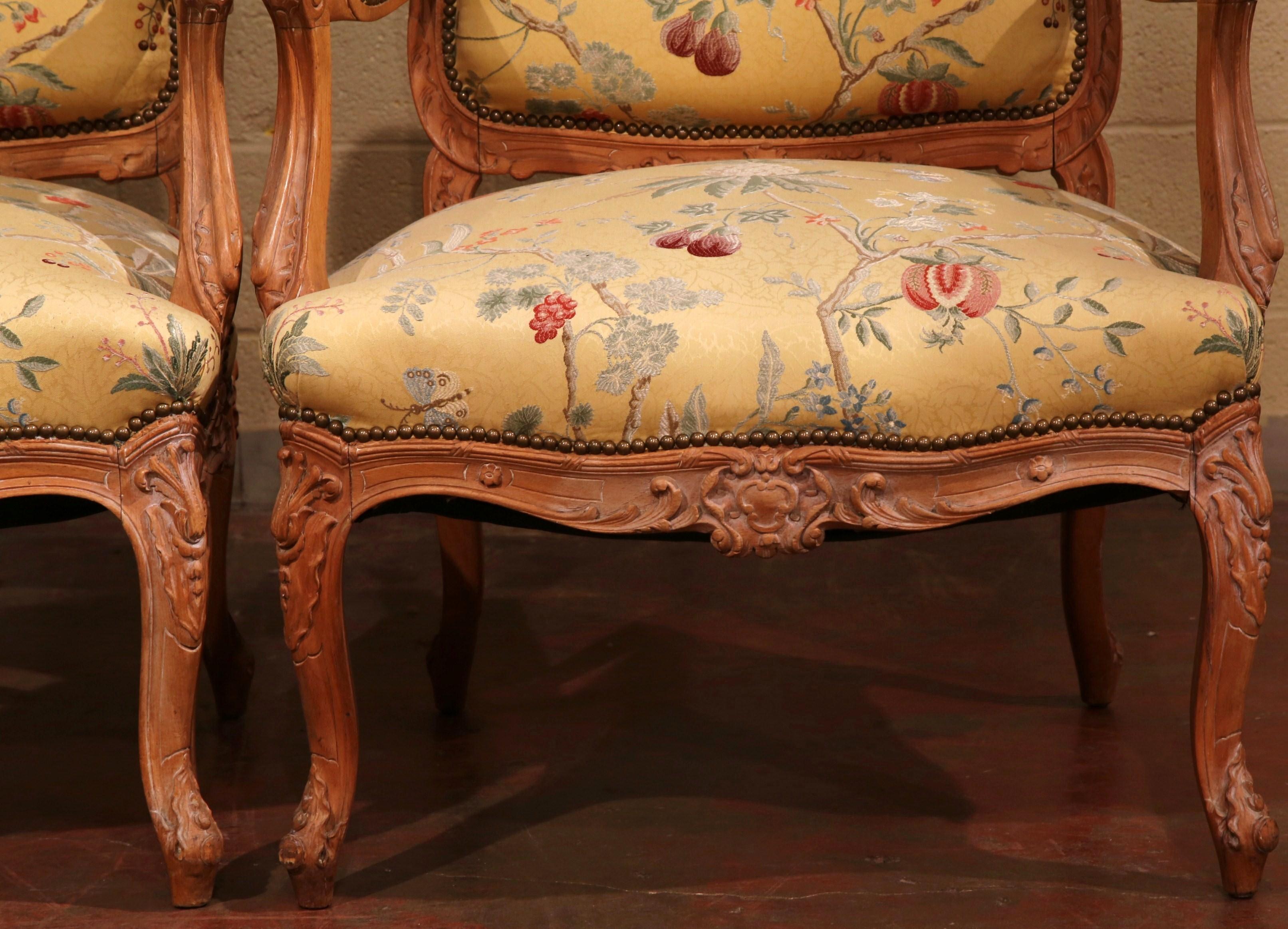 Pair of 20th Century French Louis XV Carved Armchairs with Scalamandre Fabric For Sale 2