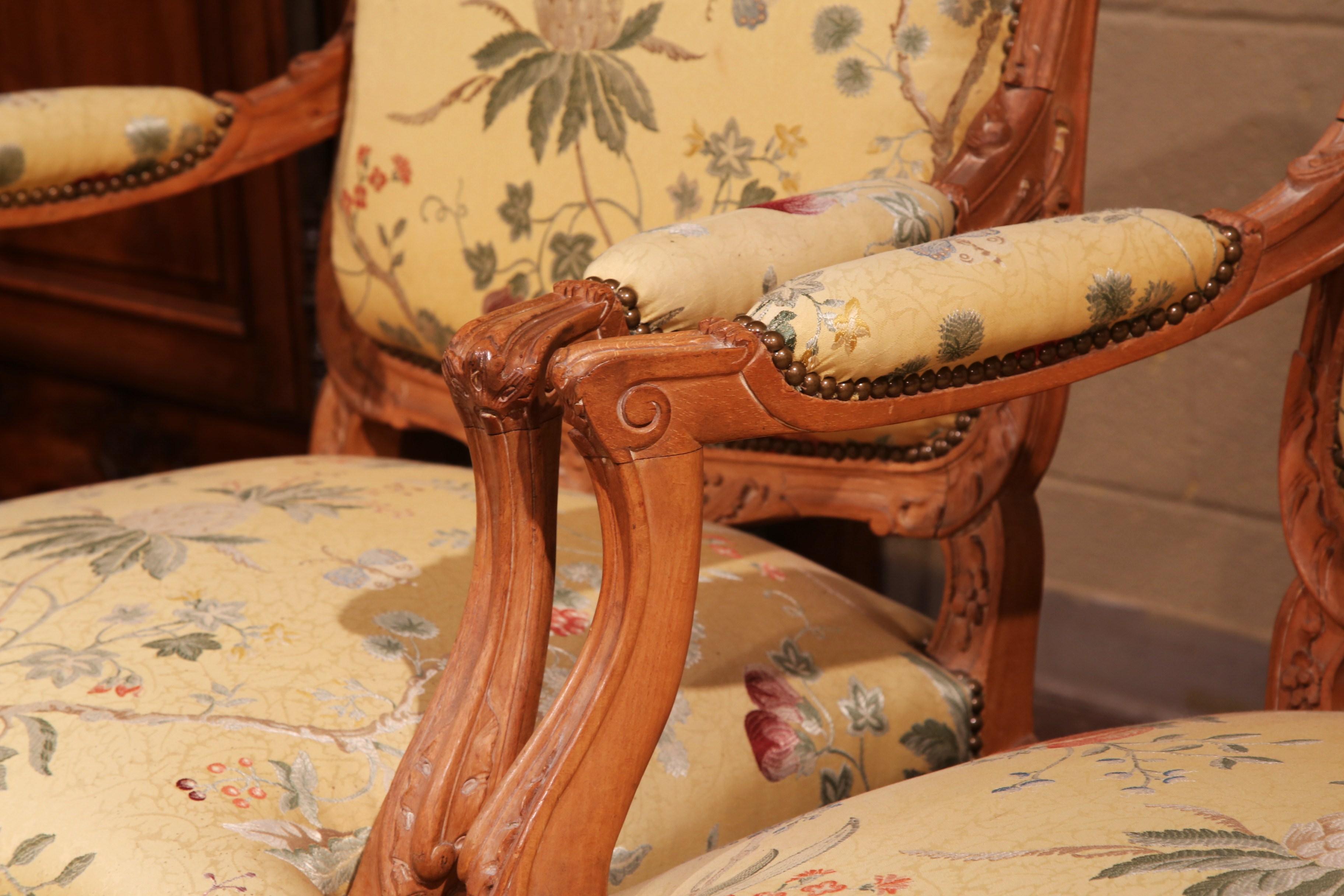 Pair of 20th Century French Louis XV Carved Armchairs with Scalamandre Fabric For Sale 4