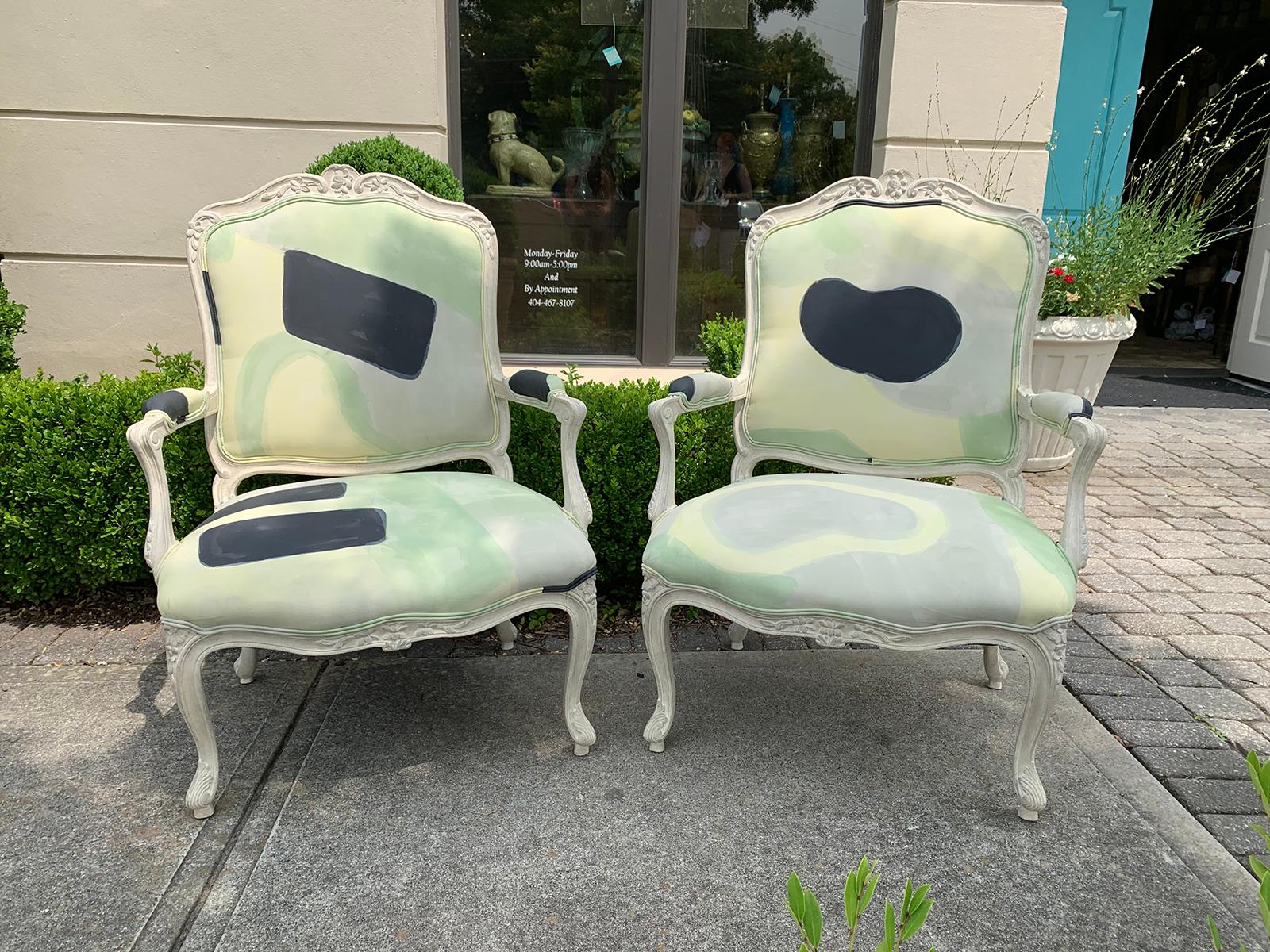 Pair of 20th century French Louis XV style beautifully carved painted Fauteuil armchairs, large scale
With hand painted custom fabric
Measures: 29.5