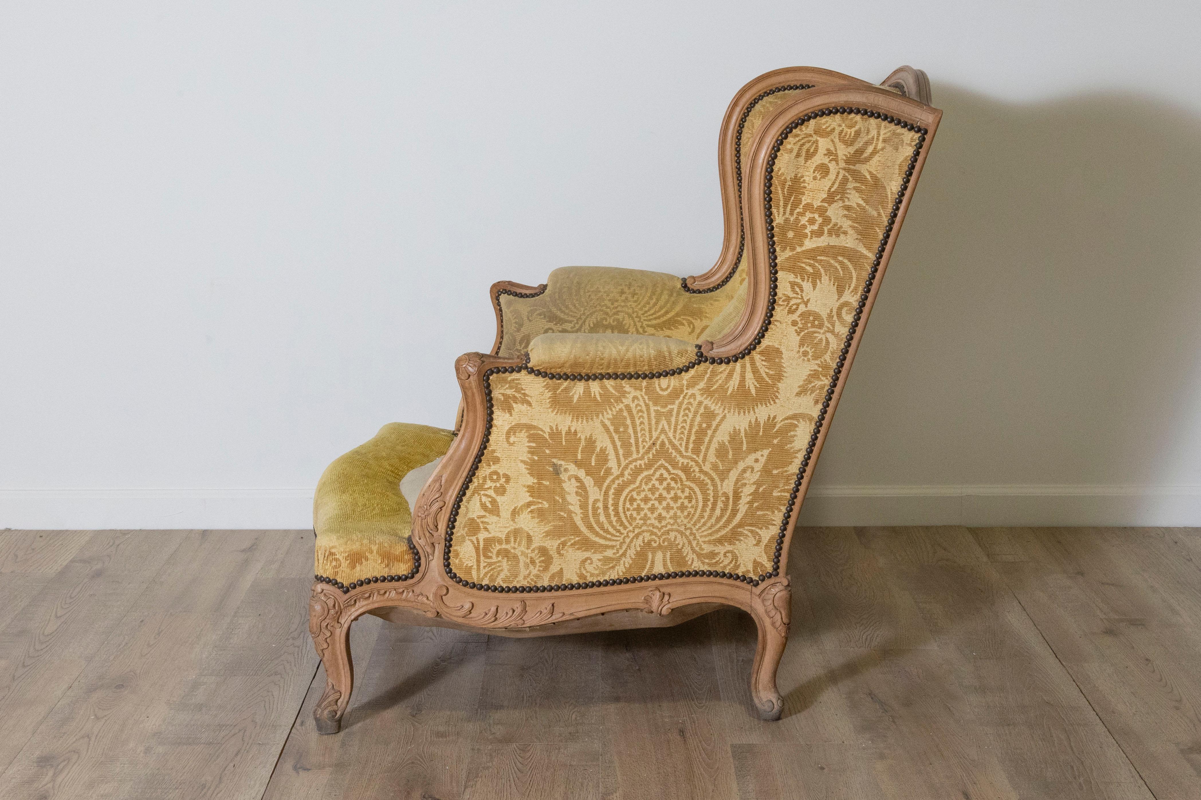 Paire de bergères françaises du 20e siècle de style Louis XV en vente 2