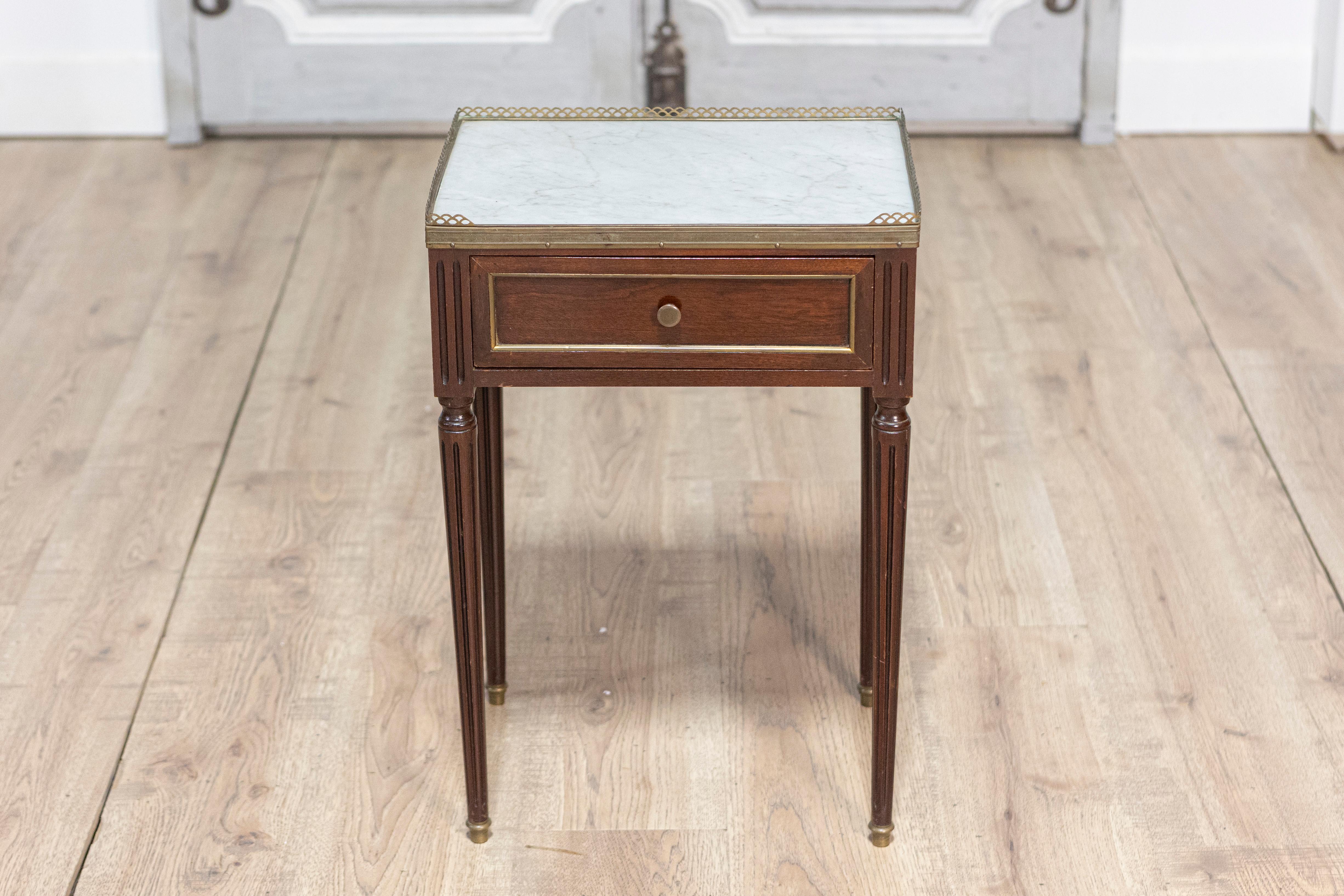 Pair of 20th Century French Louis XVI Style Bedside Tables For Sale 1