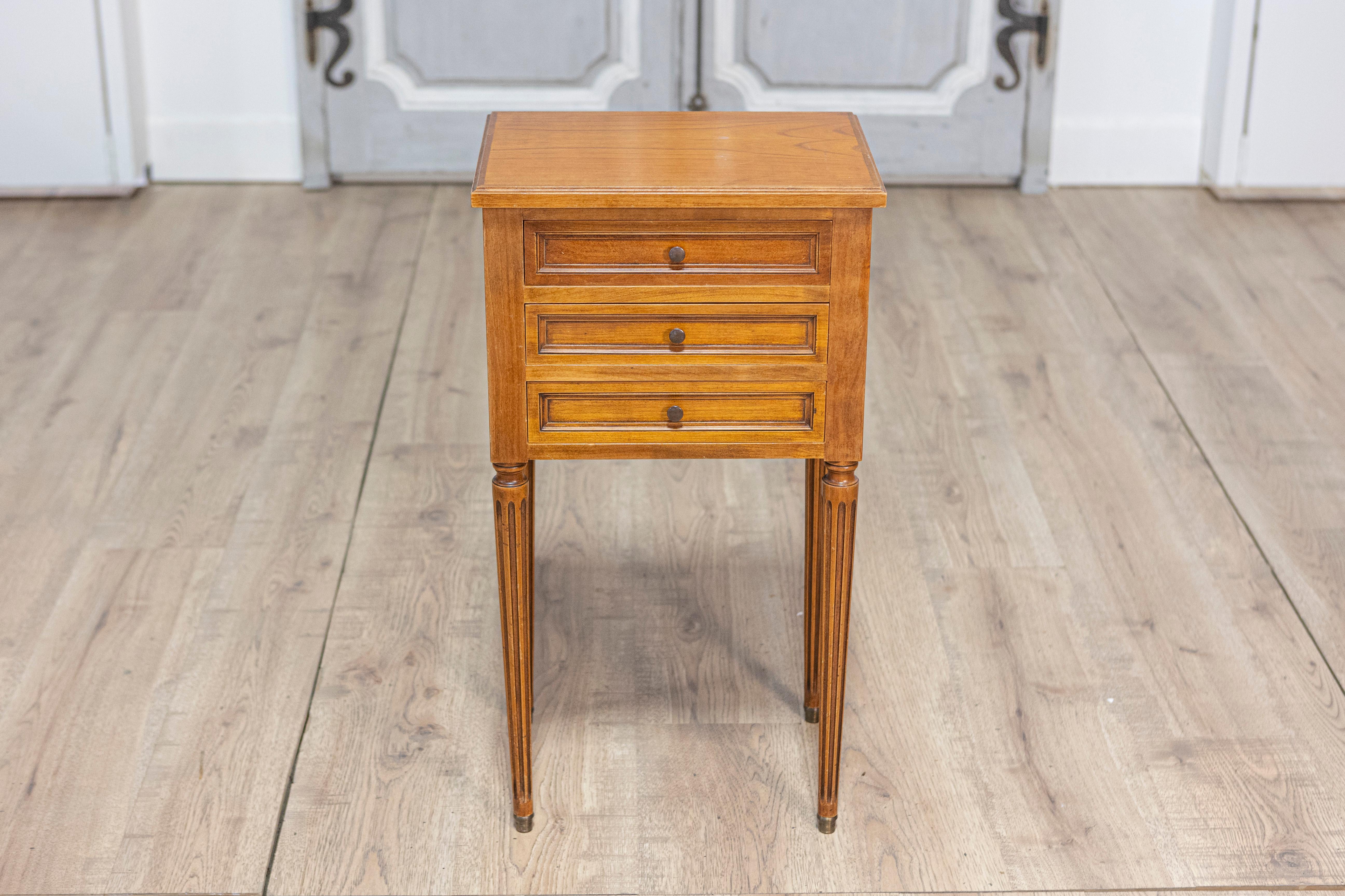 Pair of 20th Century French Louis XVI Style Bedside Tables Bon état - En vente à Atlanta, GA