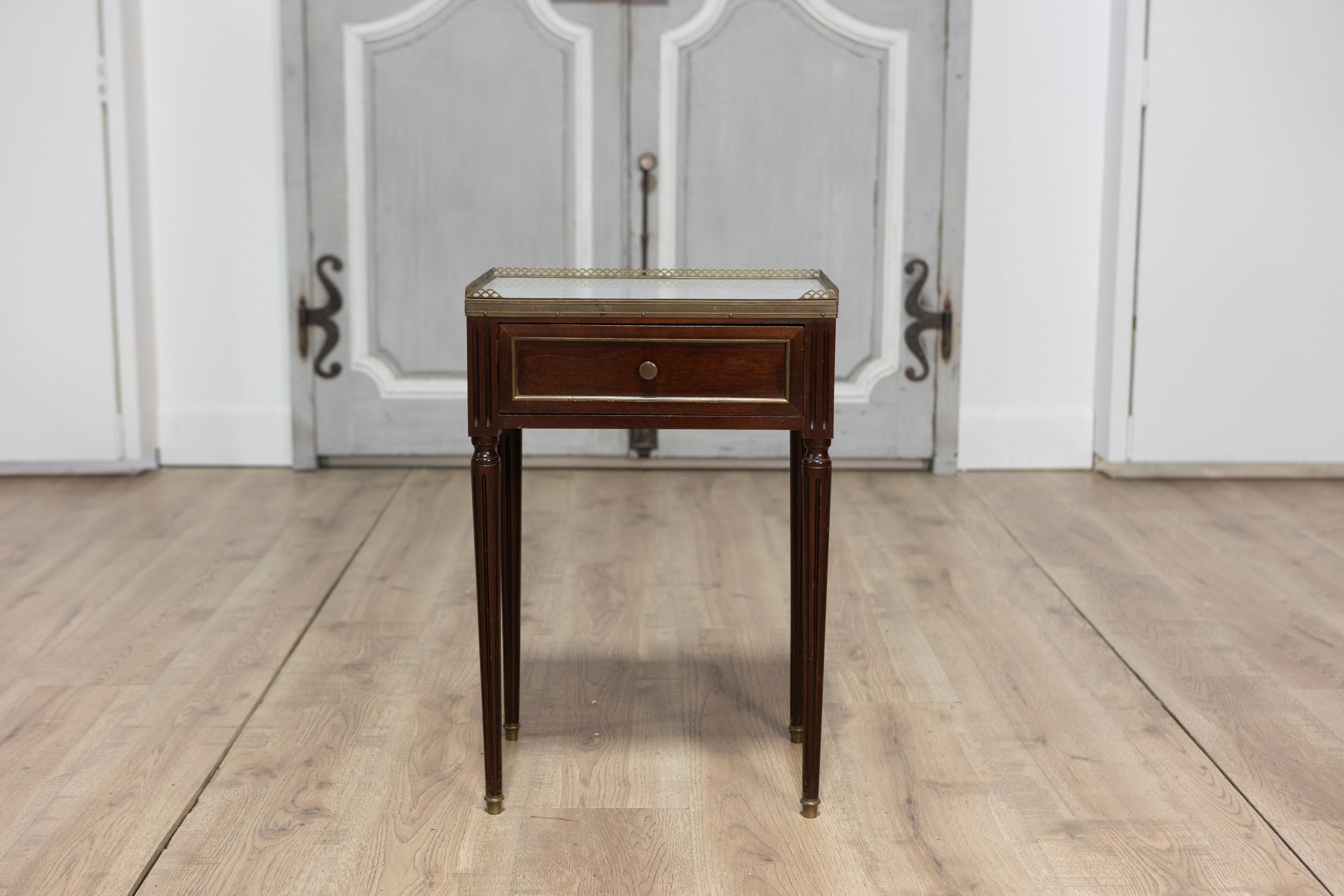 Pair of 20th Century French Louis XVI Style Bedside Tables For Sale 2