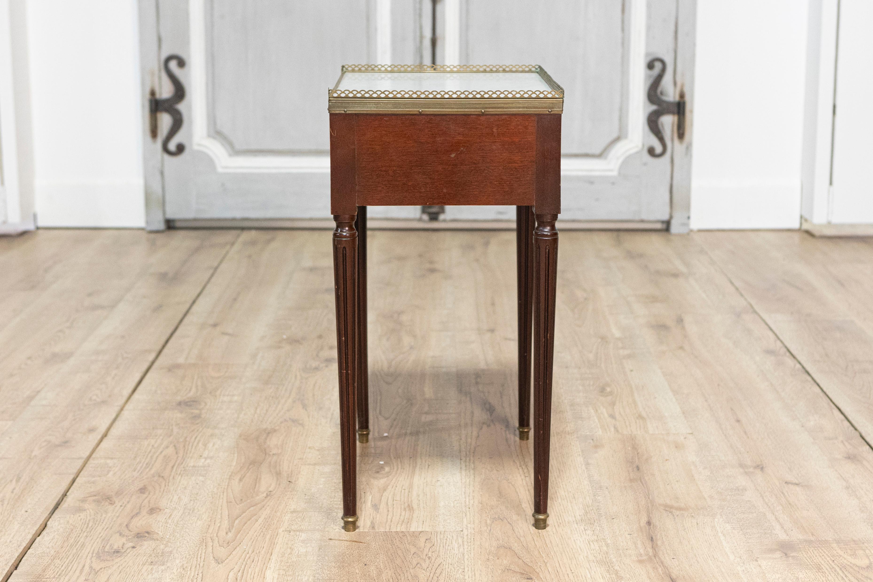 Pair of 20th Century French Louis XVI Style Bedside Tables For Sale 4