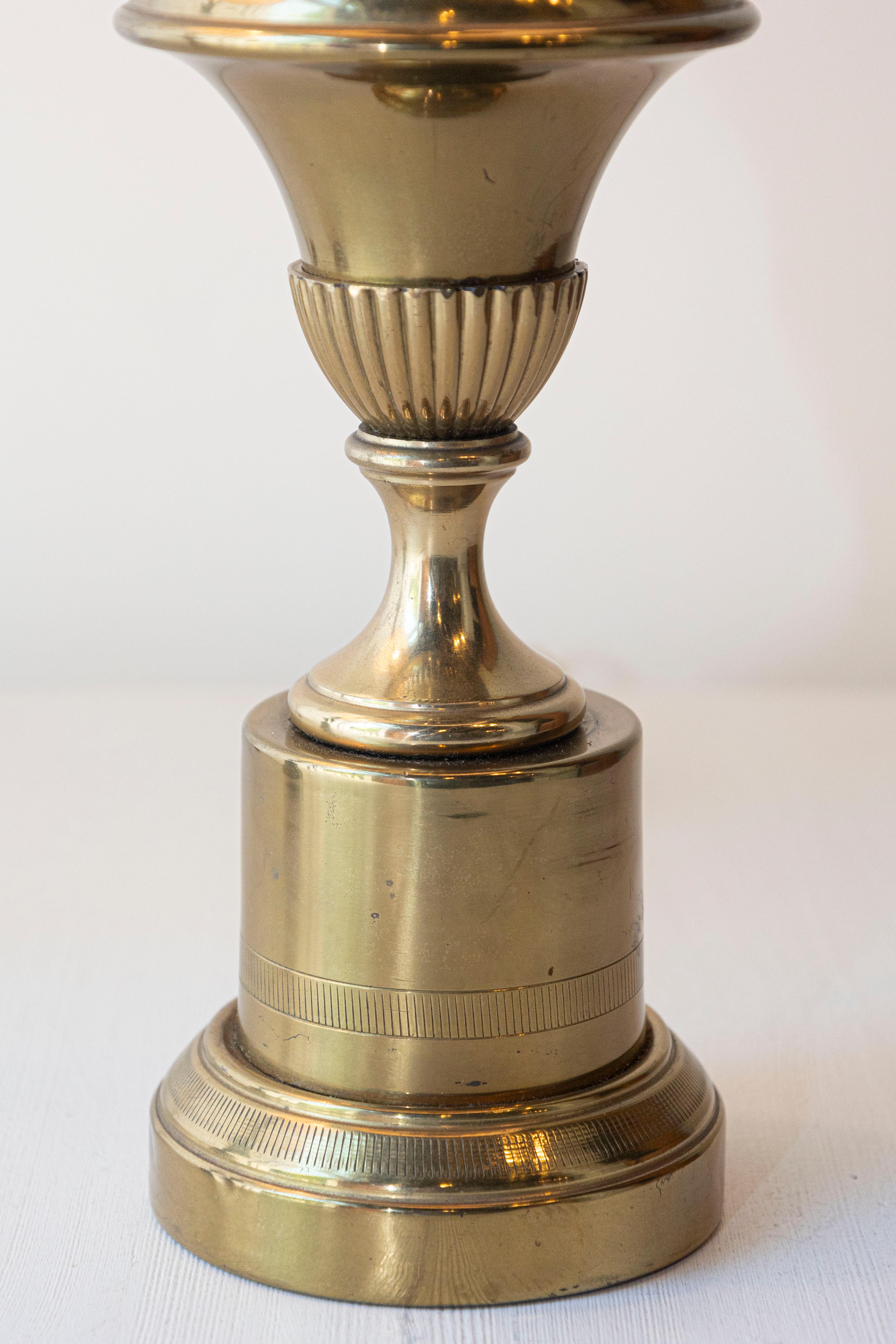 Paire de tables à feuilles de palmier en bronze doré inspirées de la Maison Charles du XXe siècle en vente 1
