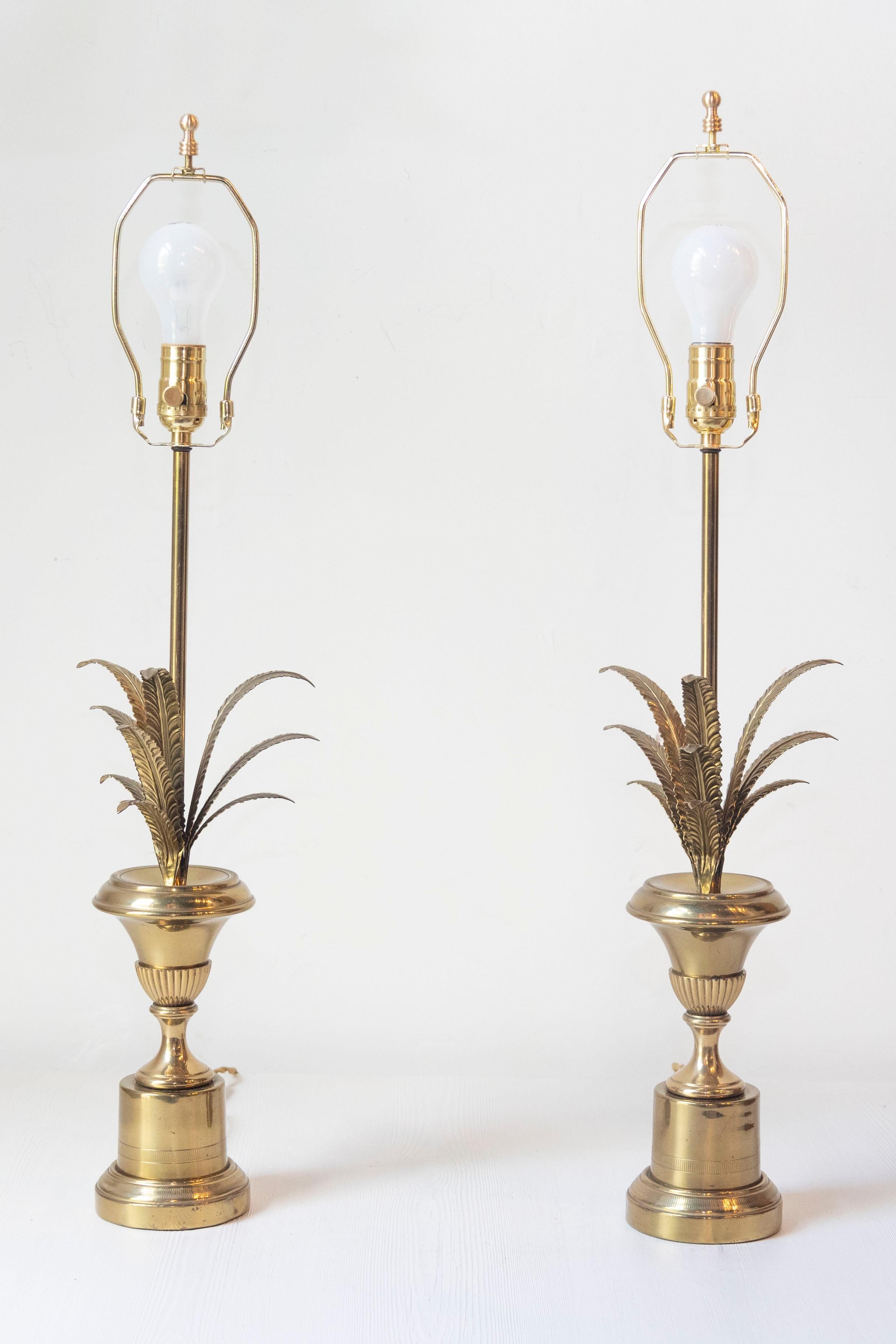Paire de tables à feuilles de palmier en bronze doré inspirées de la Maison Charles du XXe siècle en vente 2