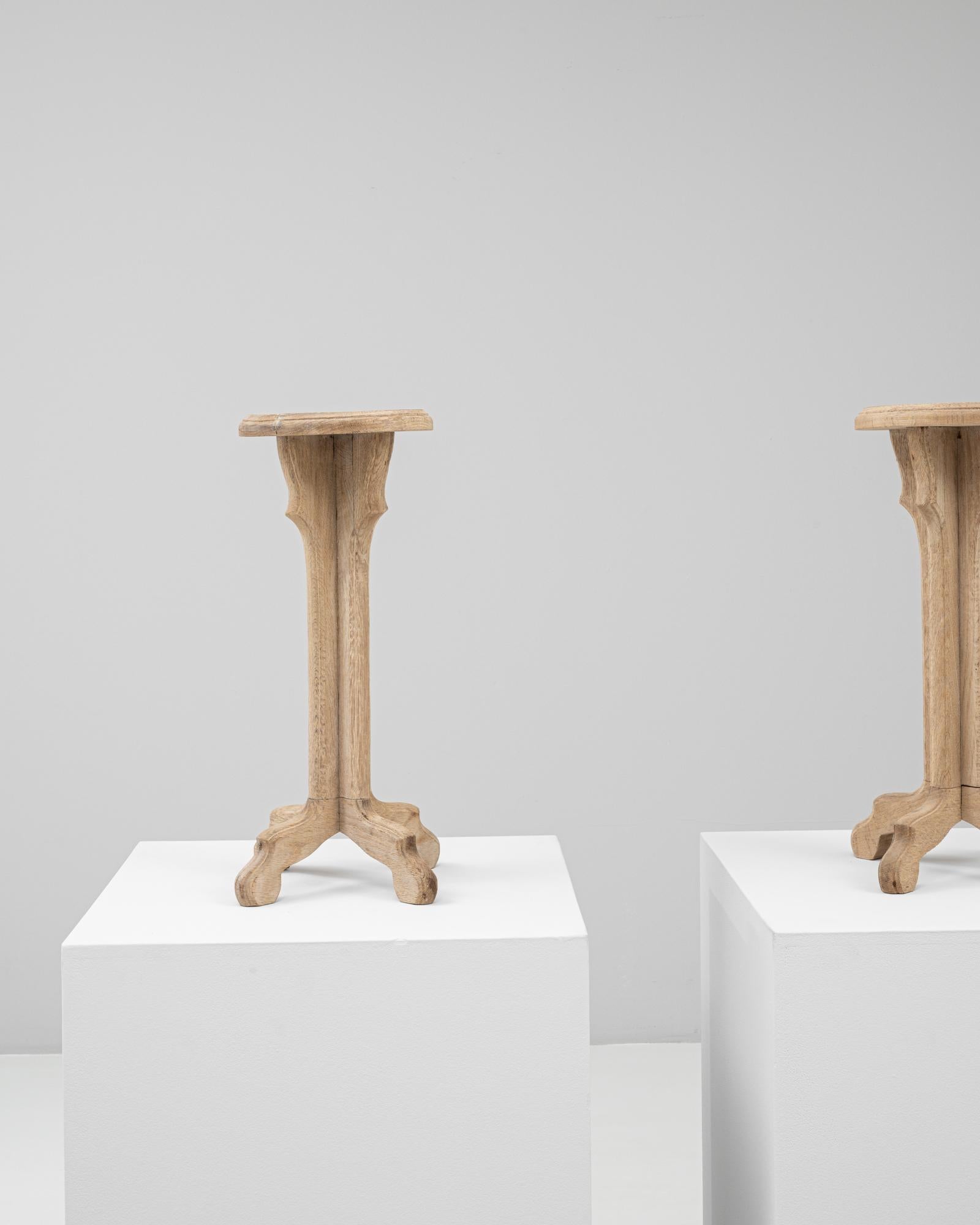 Coppia di piedistalli in Oak francese del XX secolo in vendita 1