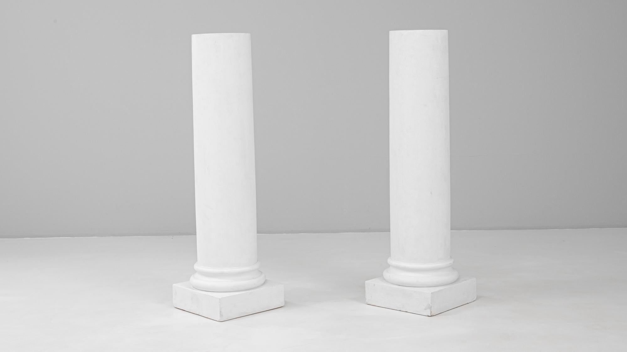 Coppia di colonne in gesso francesi del XX secolo in vendita 2