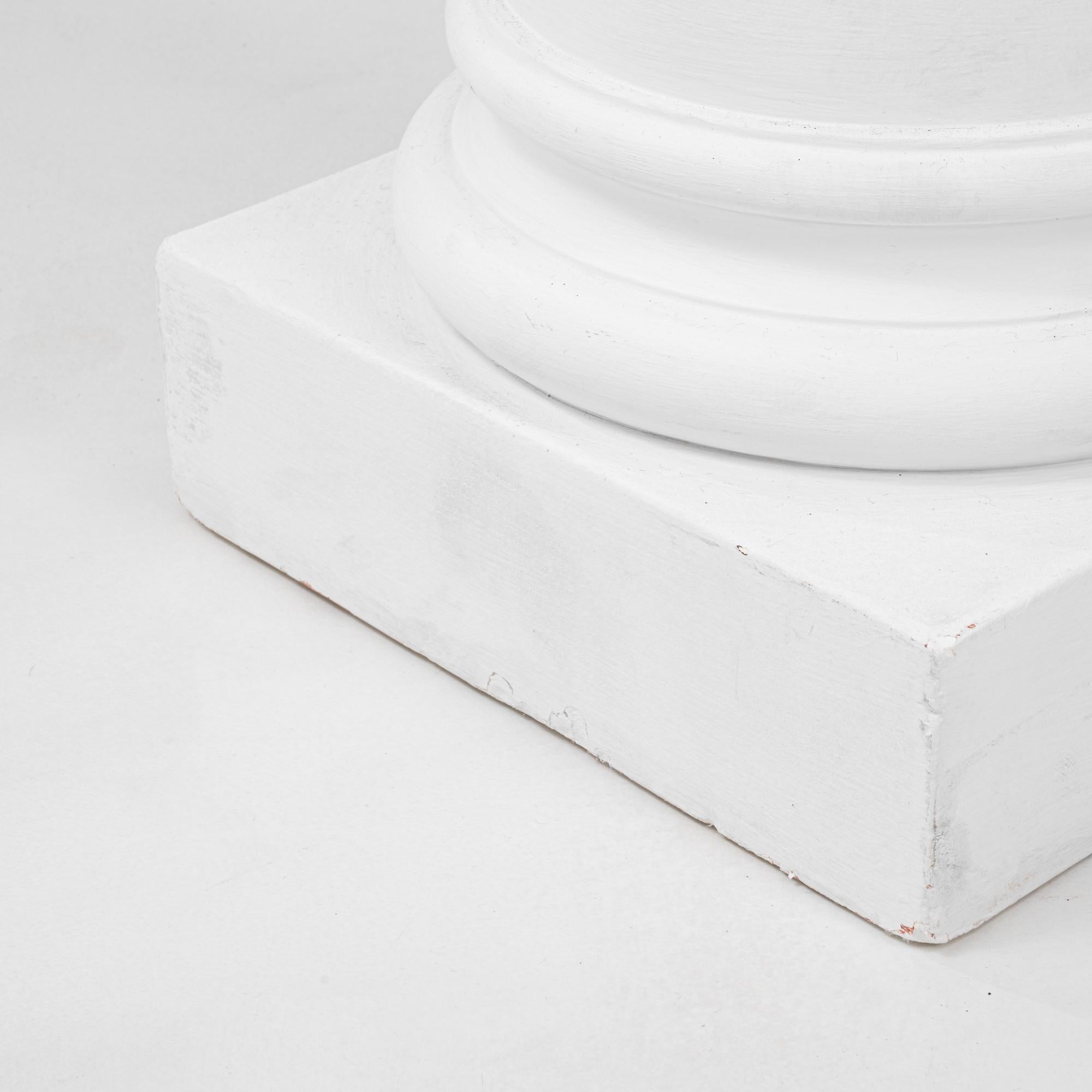 Coppia di colonne in gesso francesi del XX secolo in vendita 4