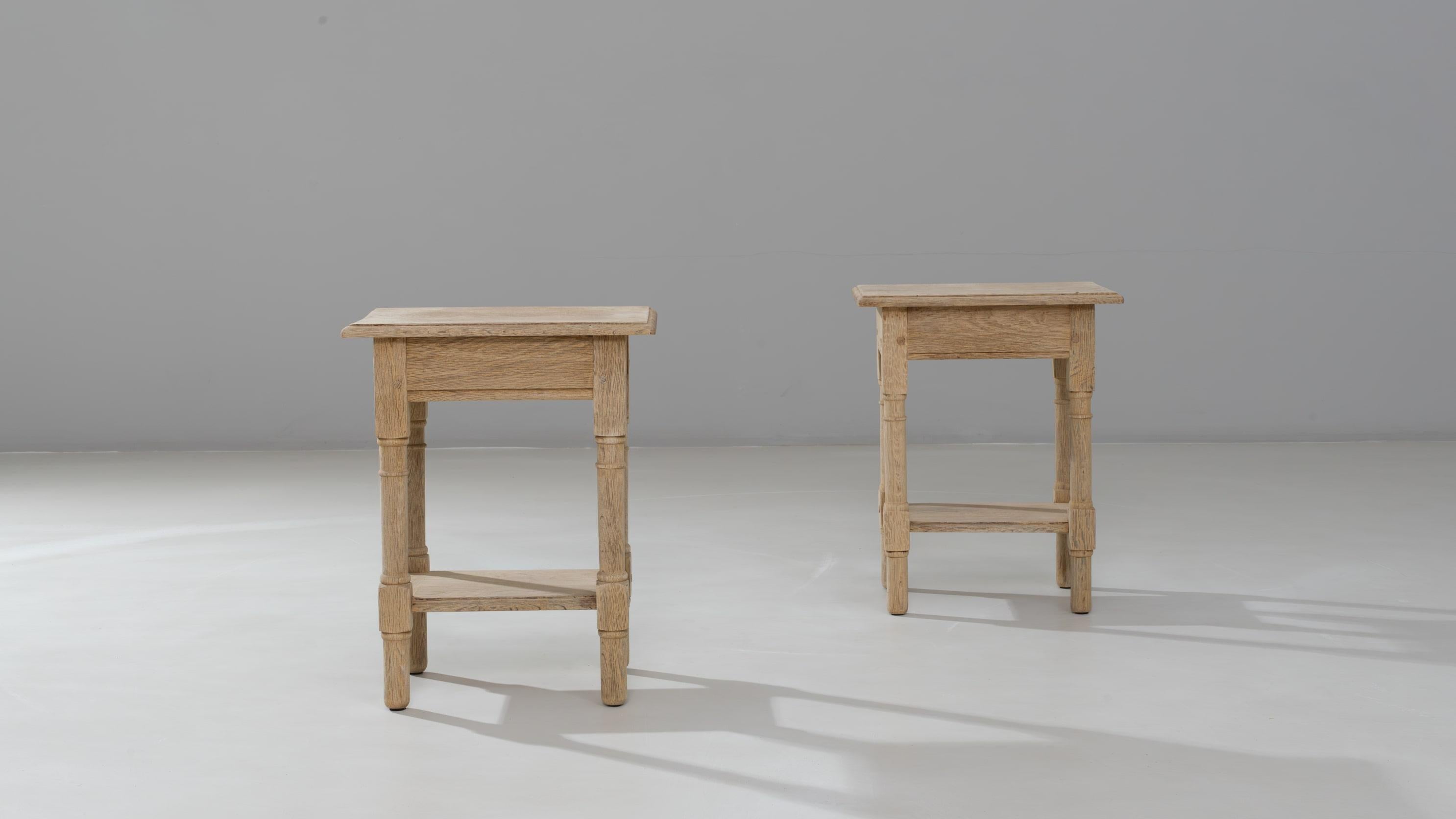 Français Paire de tables basses en chêne de style provincial français du 20e siècle en vente